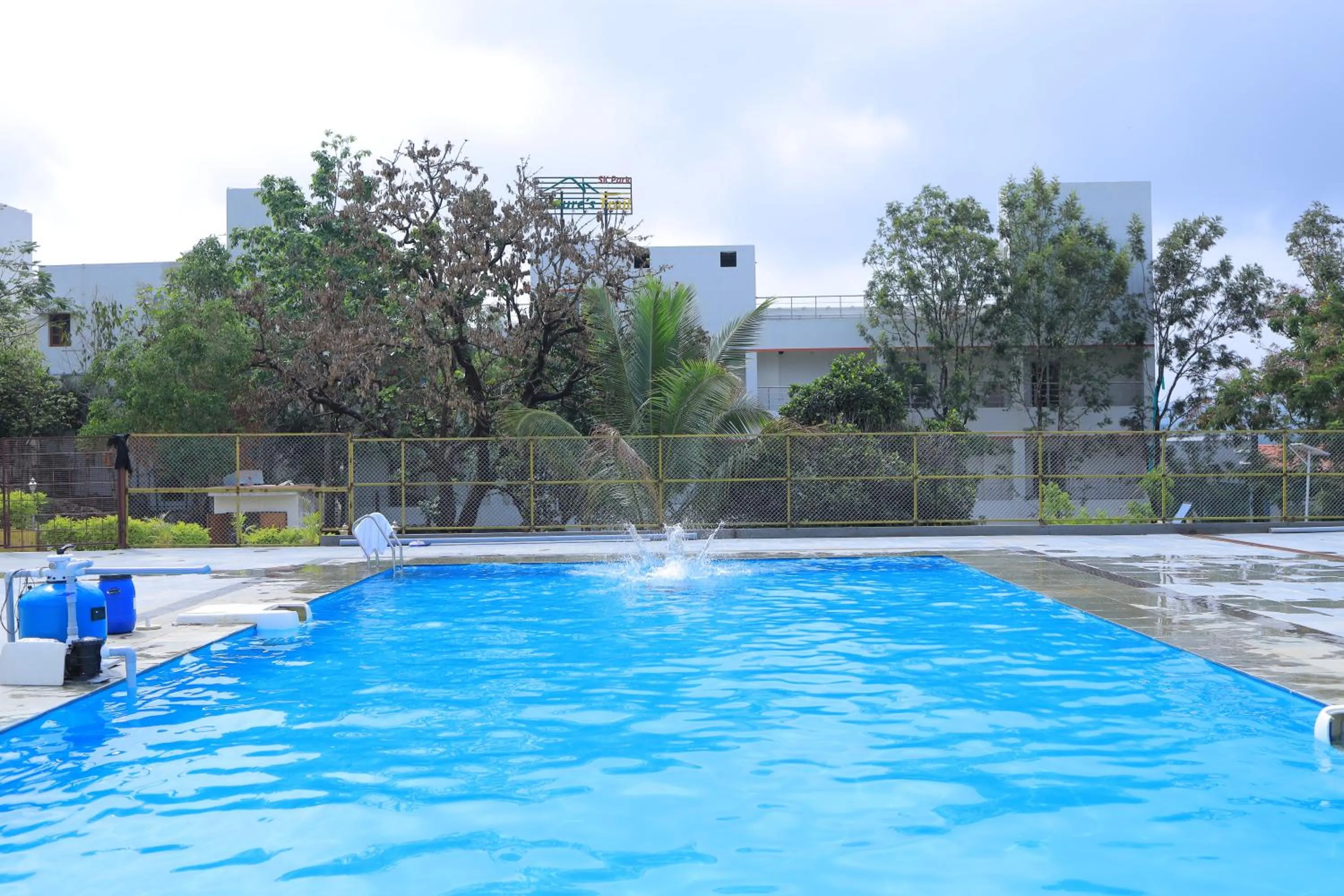 Swimming pool in Nature's Trail