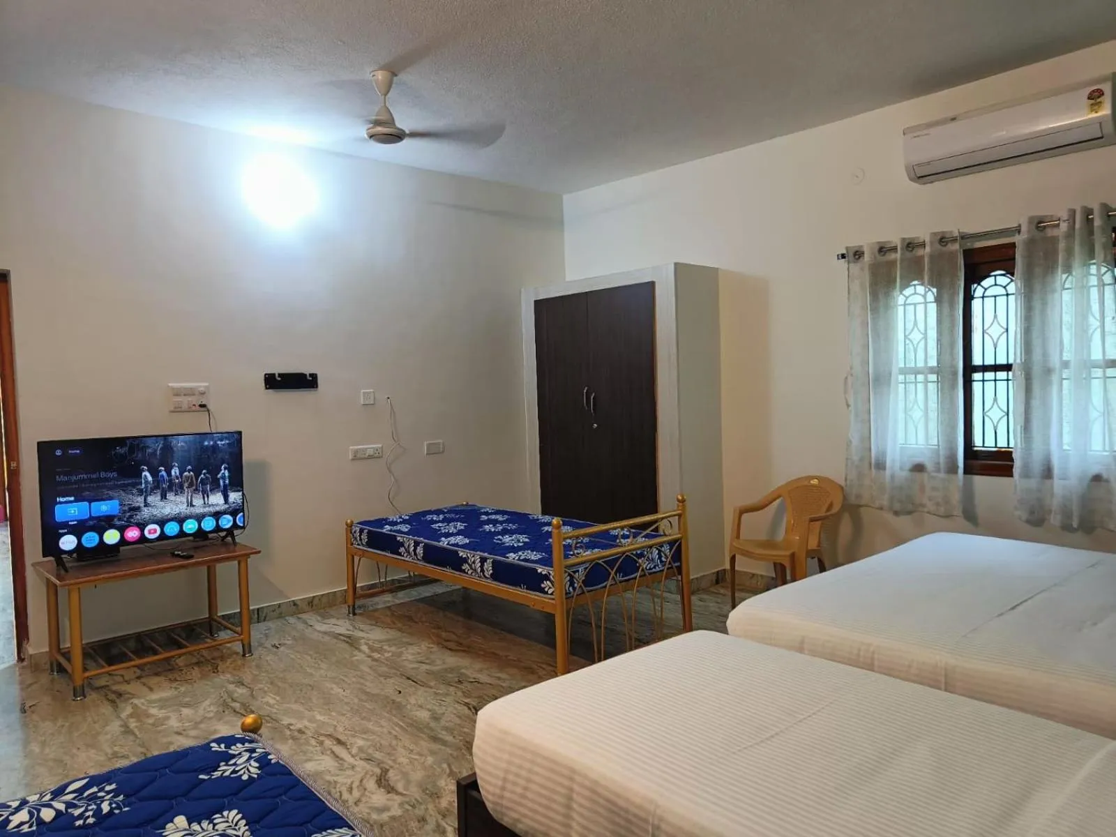 Bedroom, Bed in Nature's Trail