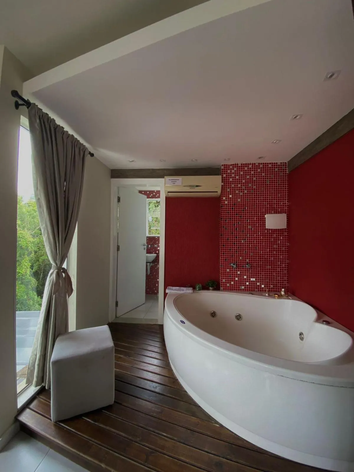 Hot Tub in Bombinhas Guest House