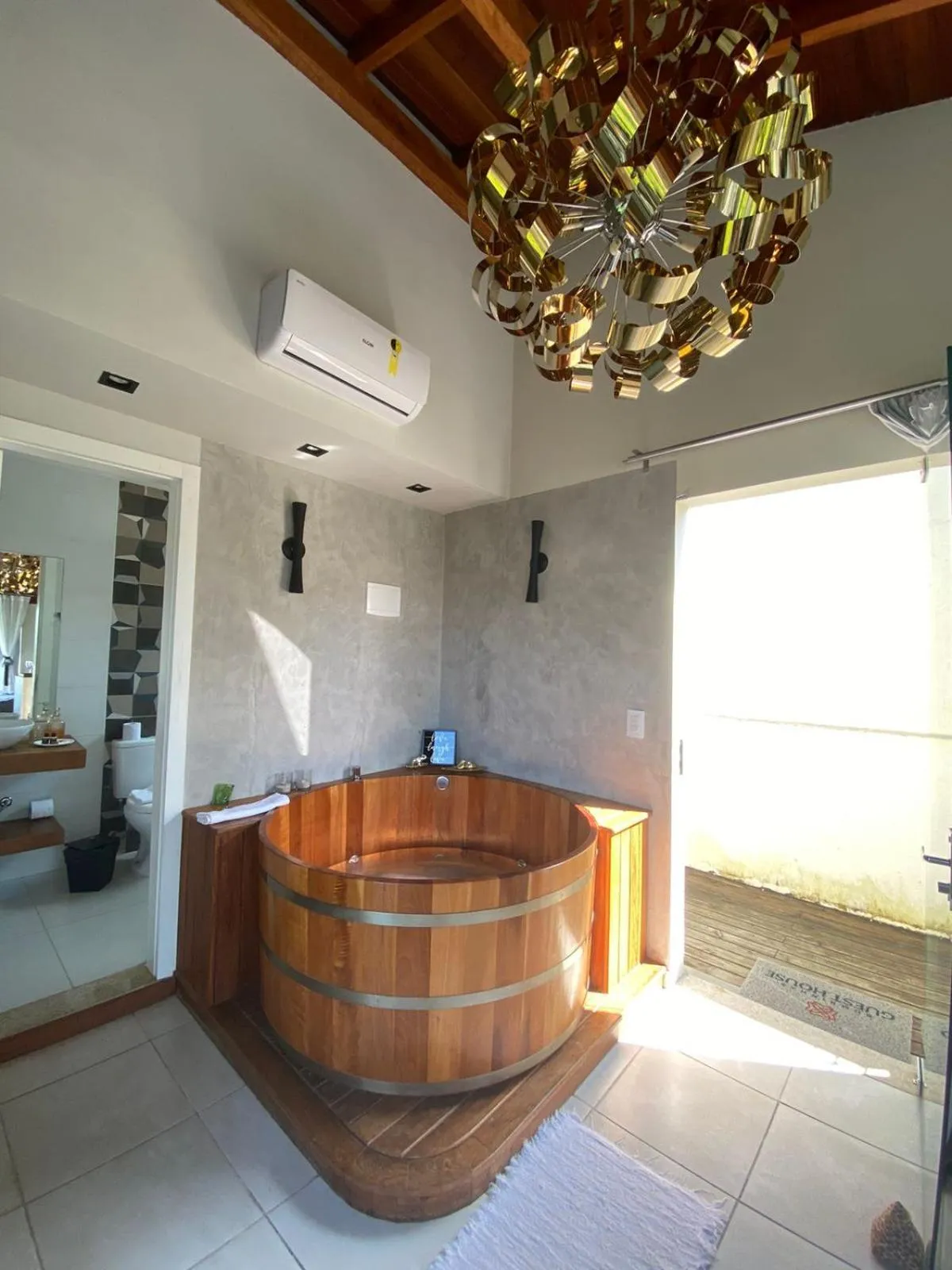 Hot Tub in Bombinhas Guest House
