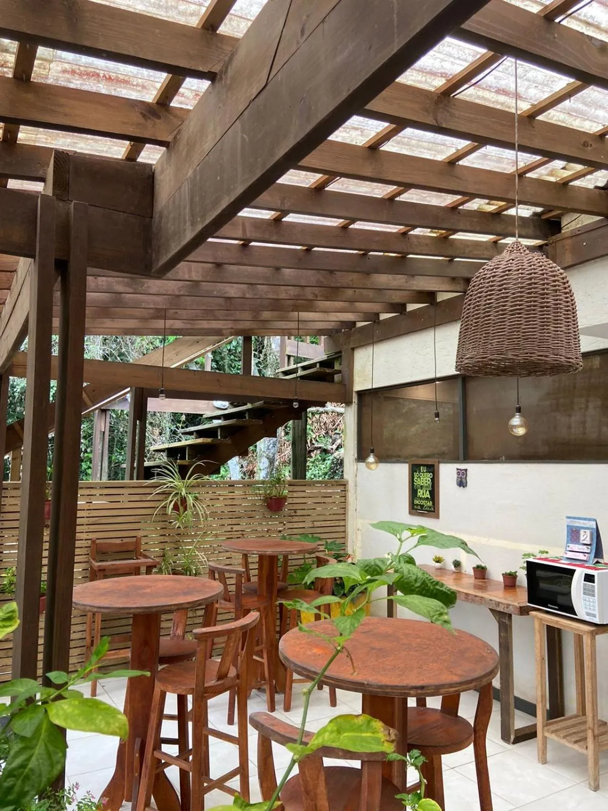 Dining area in Bombinhas Guest House