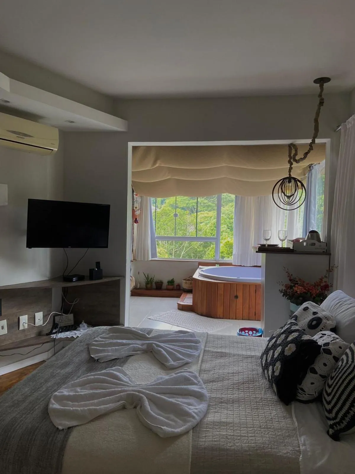 Bed in Bombinhas Guest House