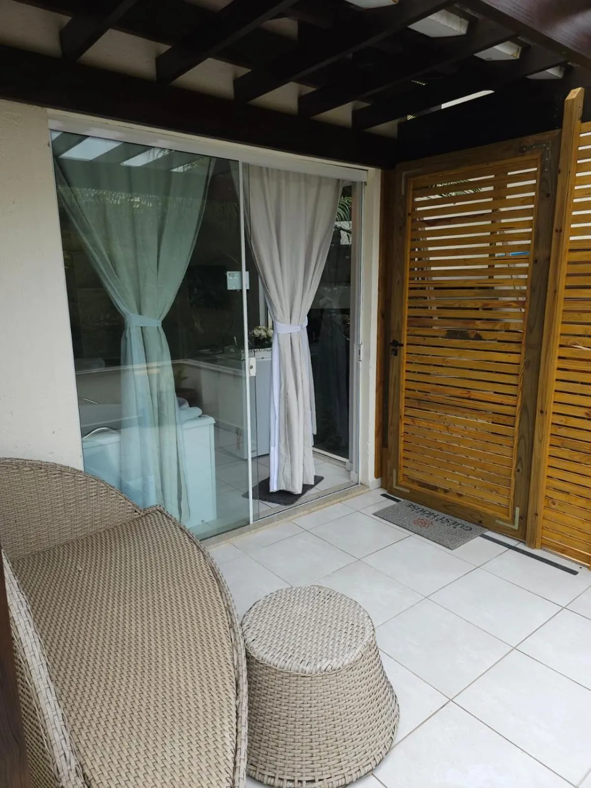 Bombinhas Guest House