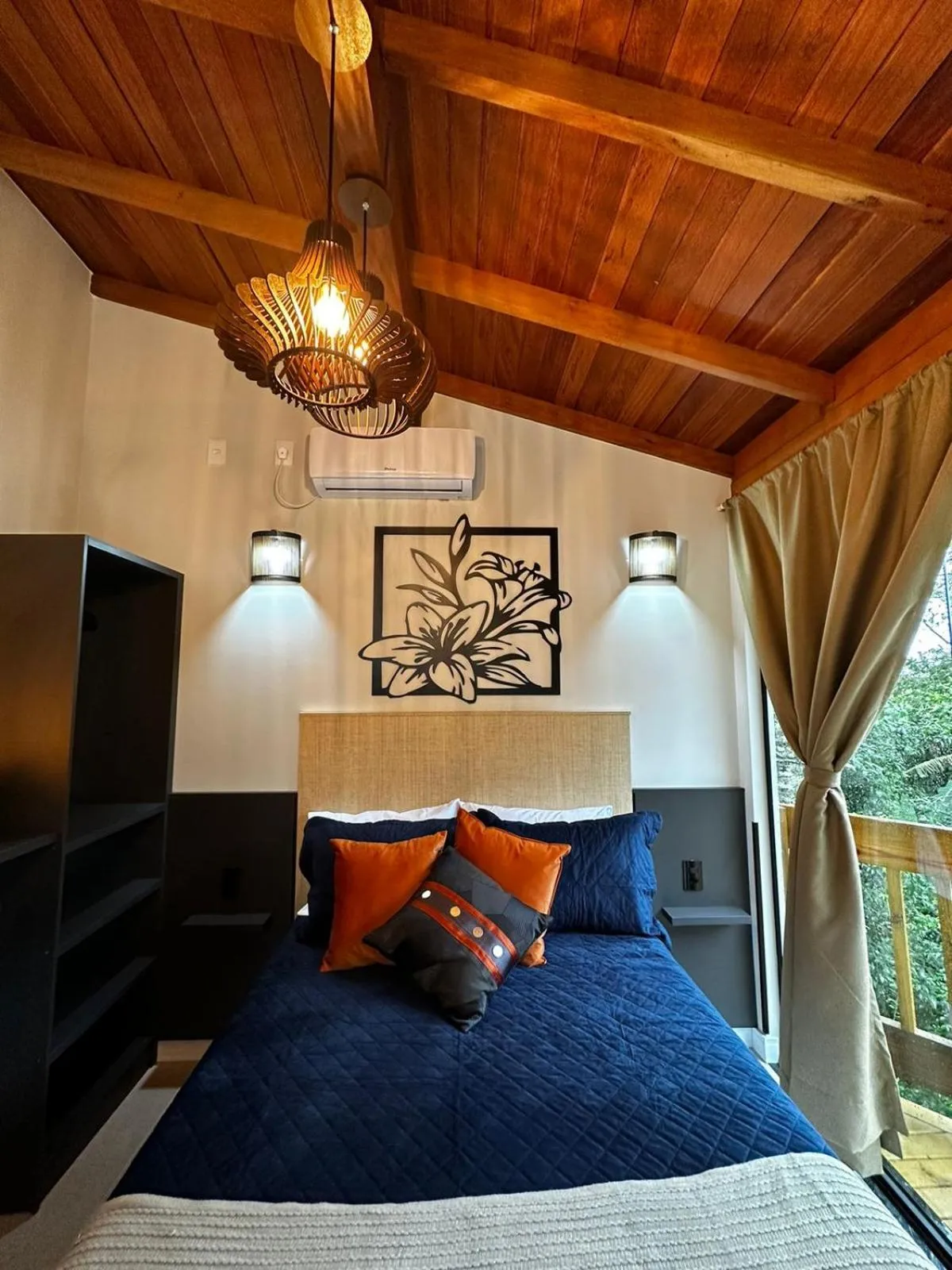 Bed in Bombinhas Guest House