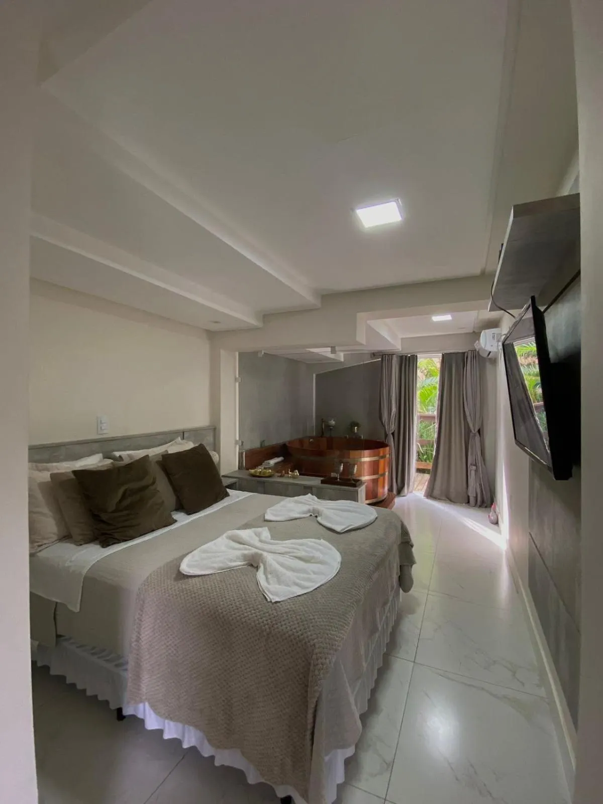 Bed in Bombinhas Guest House