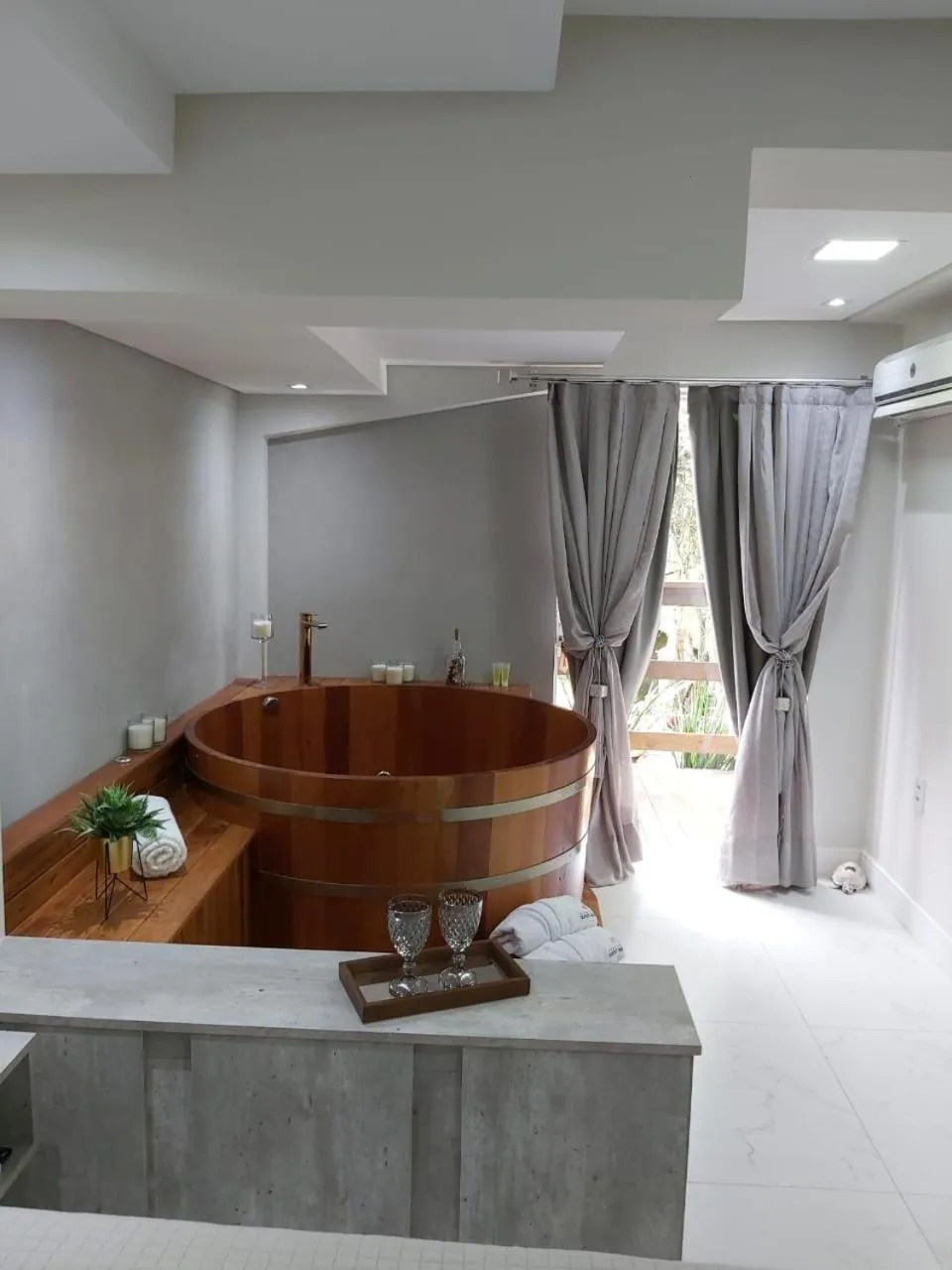 Hot Tub in Bombinhas Guest House