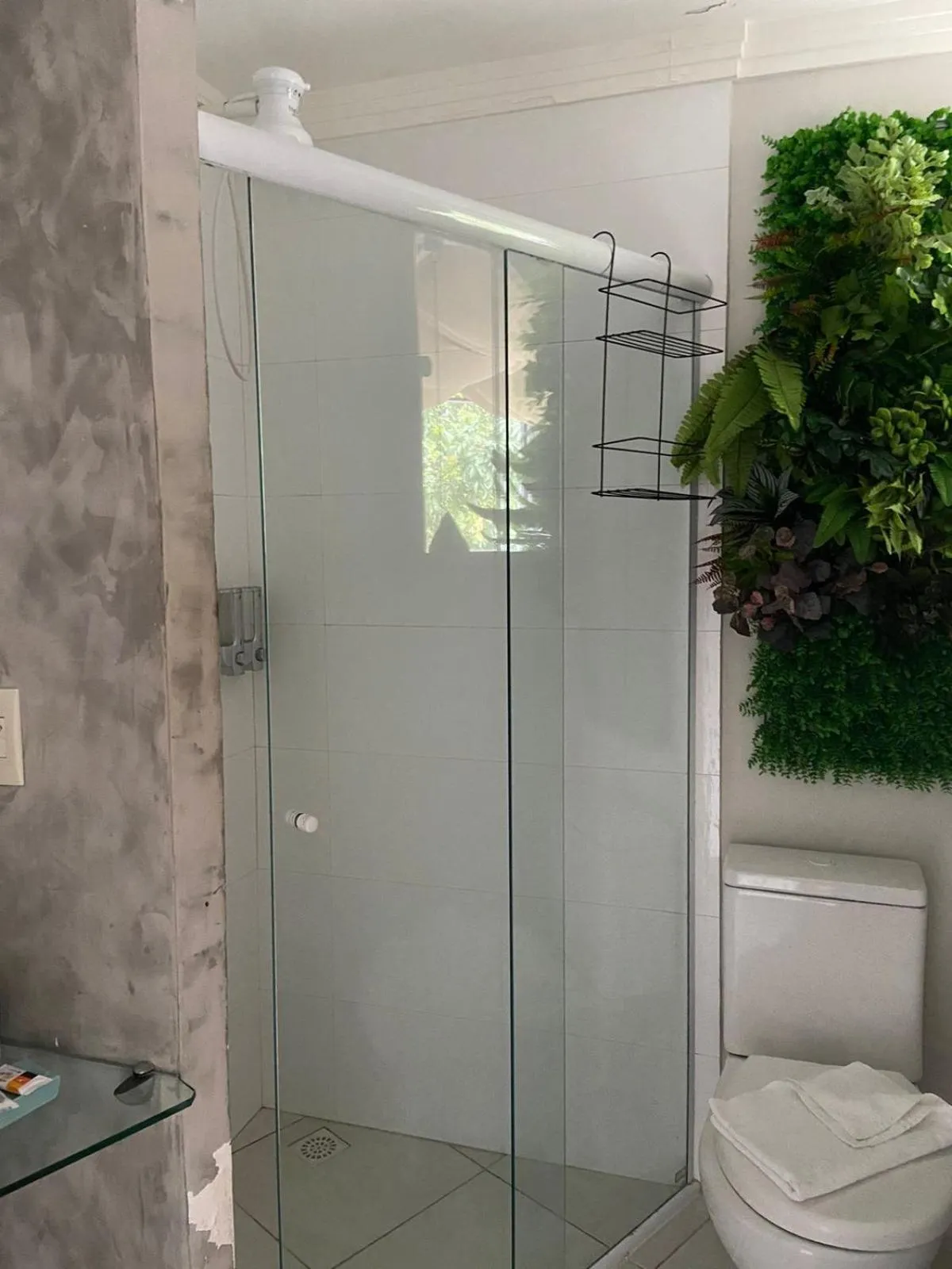 Shower in Bombinhas Guest House