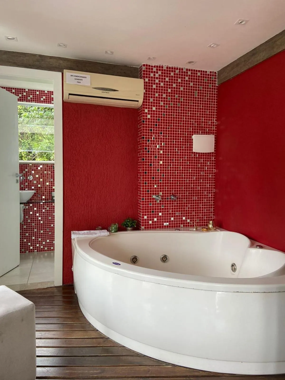 Hot Tub in Bombinhas Guest House