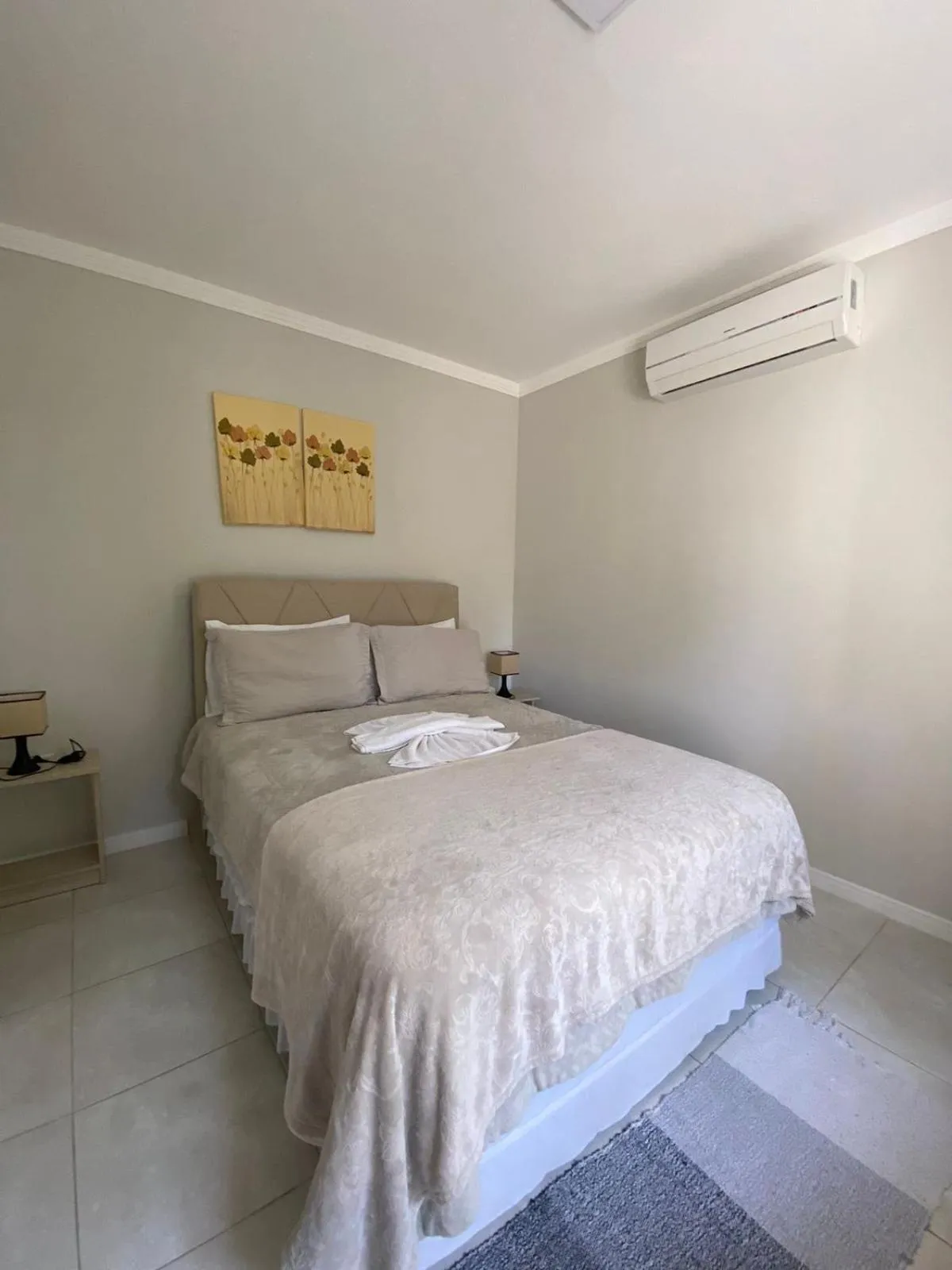 Bed in Bombinhas Guest House