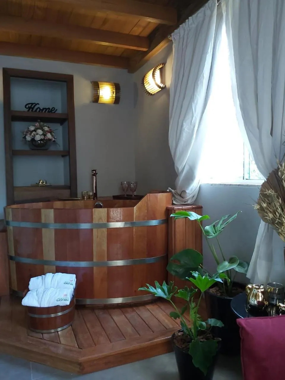 Hot Tub in Bombinhas Guest House