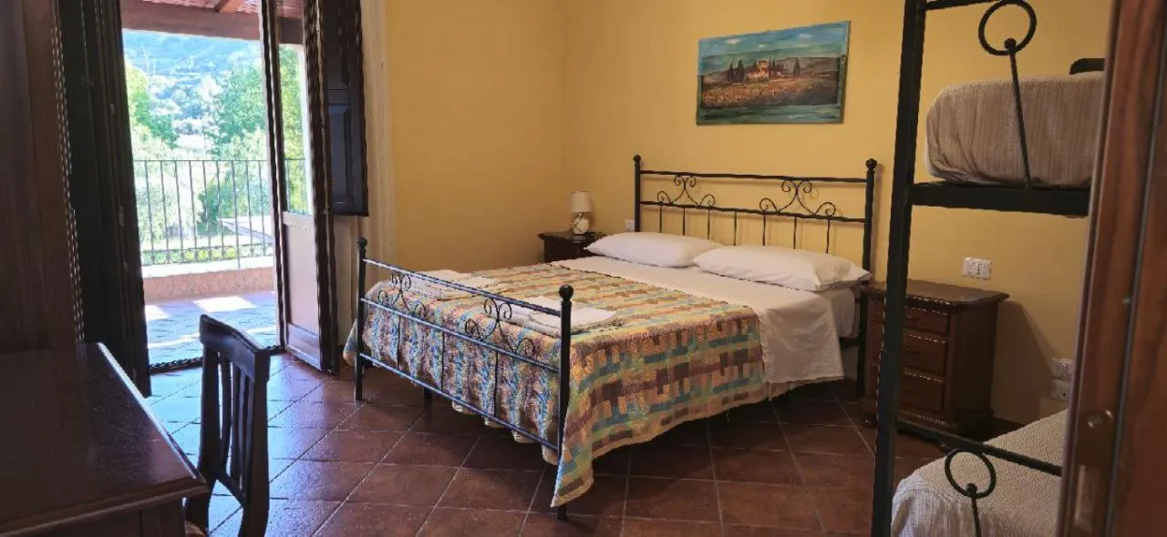Quadruple Room with Private Bathroom in Country House Il Melograno