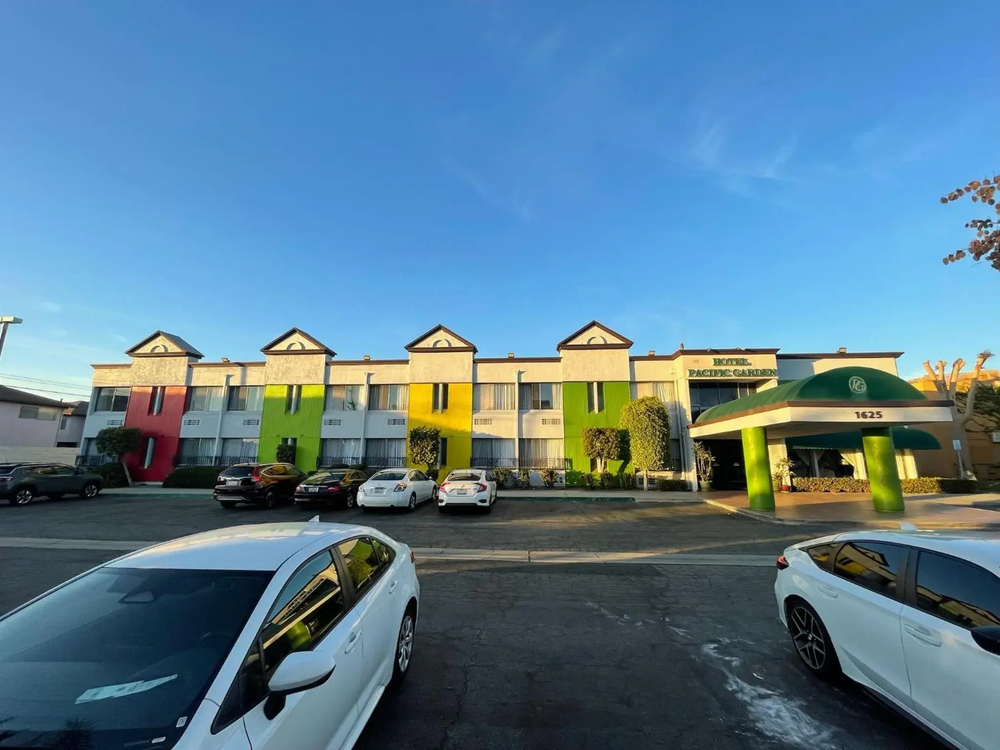 Property building in Hotel Pacific Garden Property building in Hotel Pacific Garden