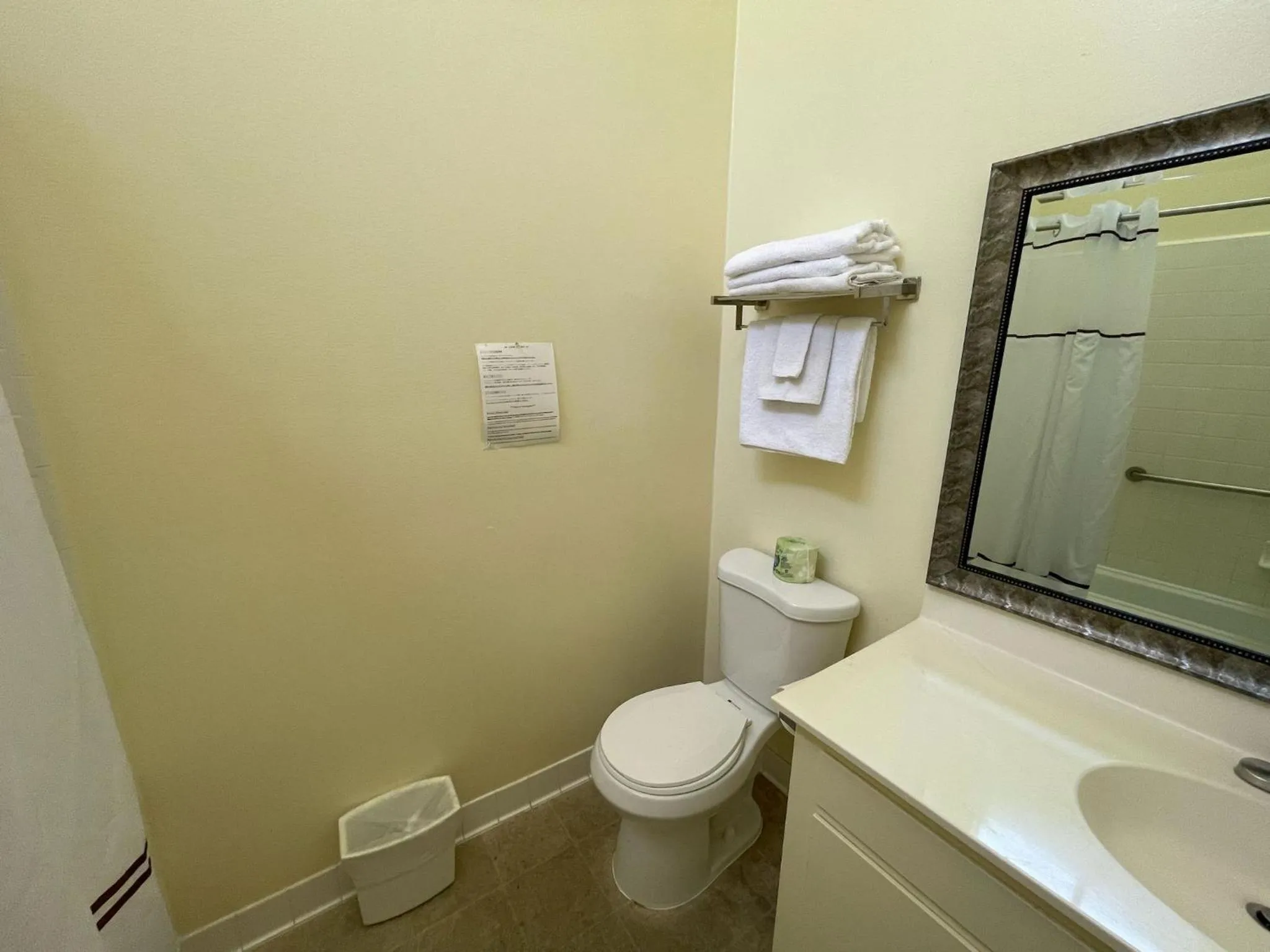 Toilet in Hotel Pacific Garden