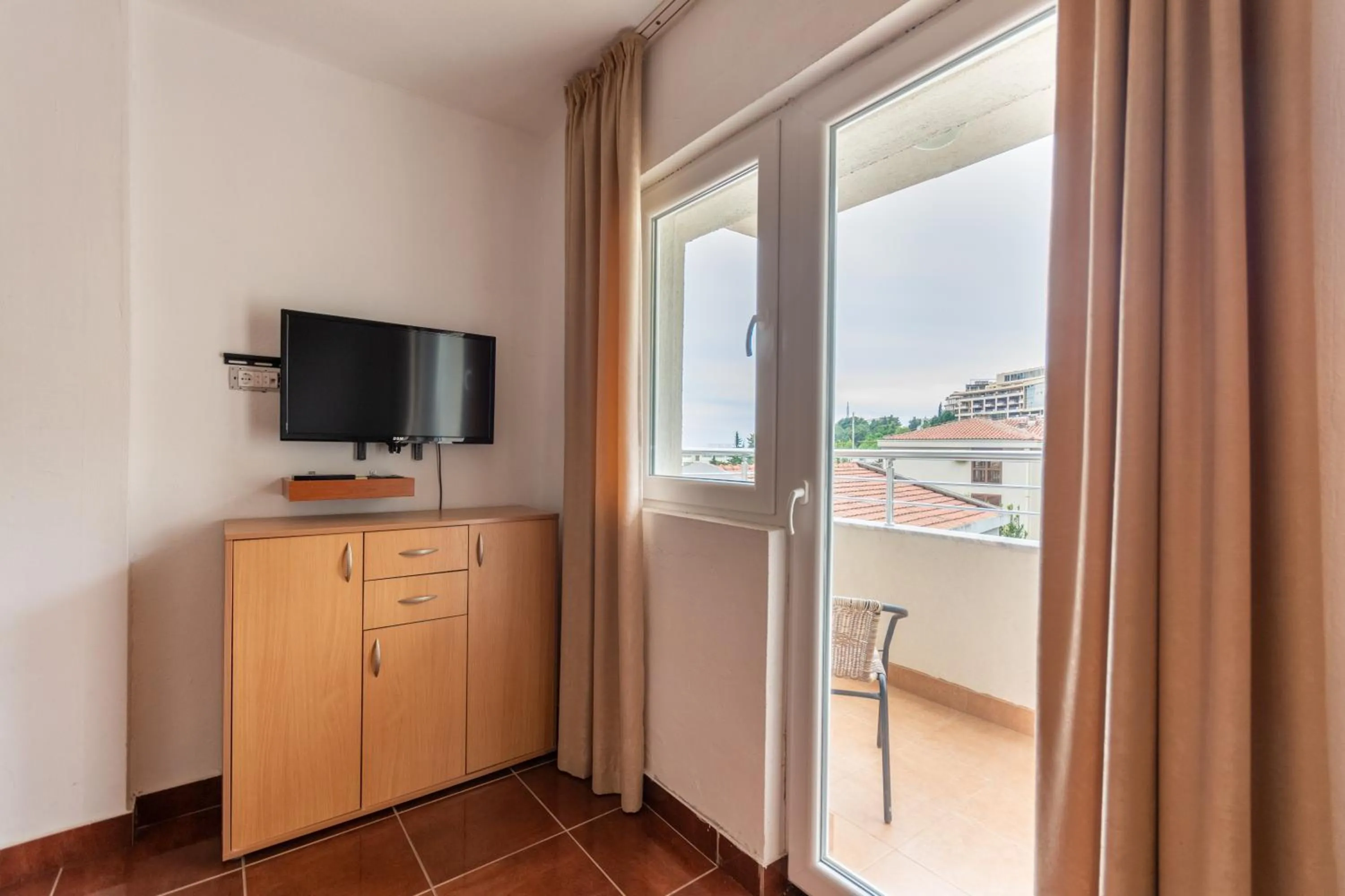 TV and multimedia in Evropa Lux Apartments