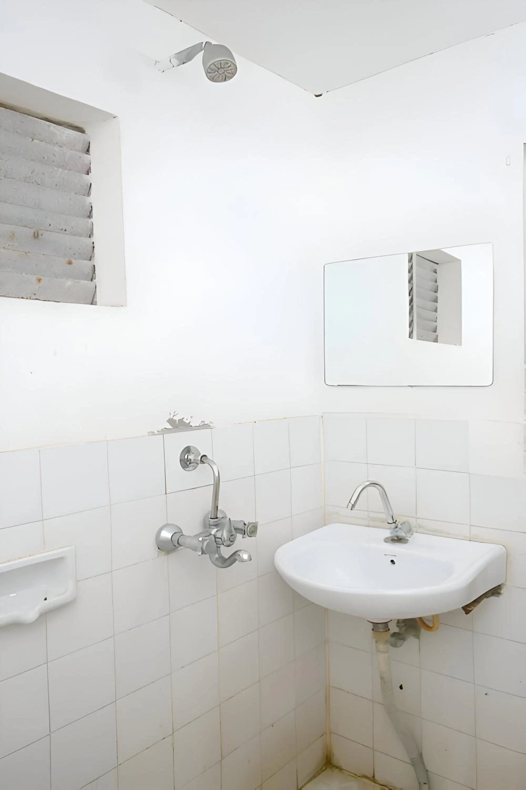 Shower in Tribal Wood Resort