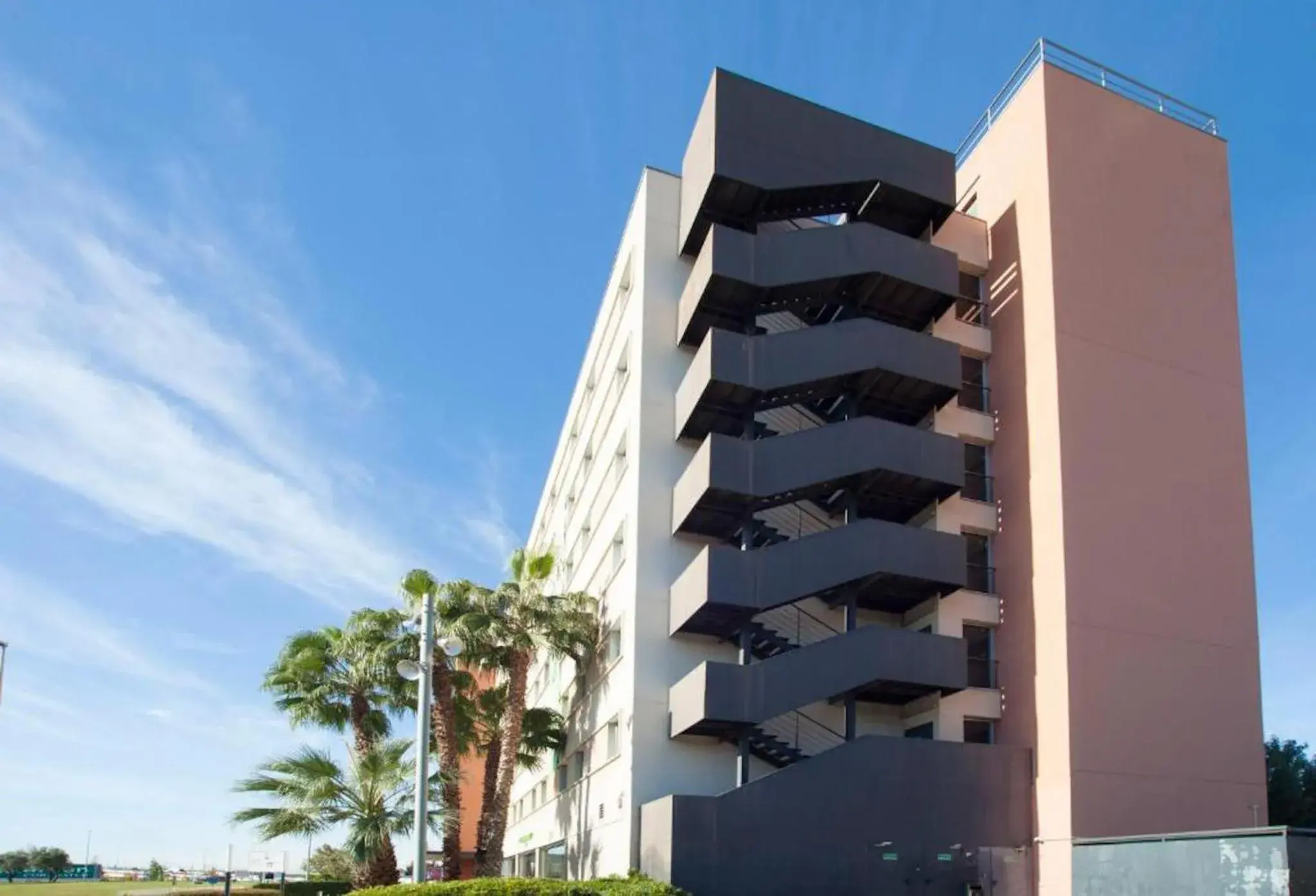 Property building in Travelodge BCN Cornella Fira Property building in Travelodge BCN Cornella Fira