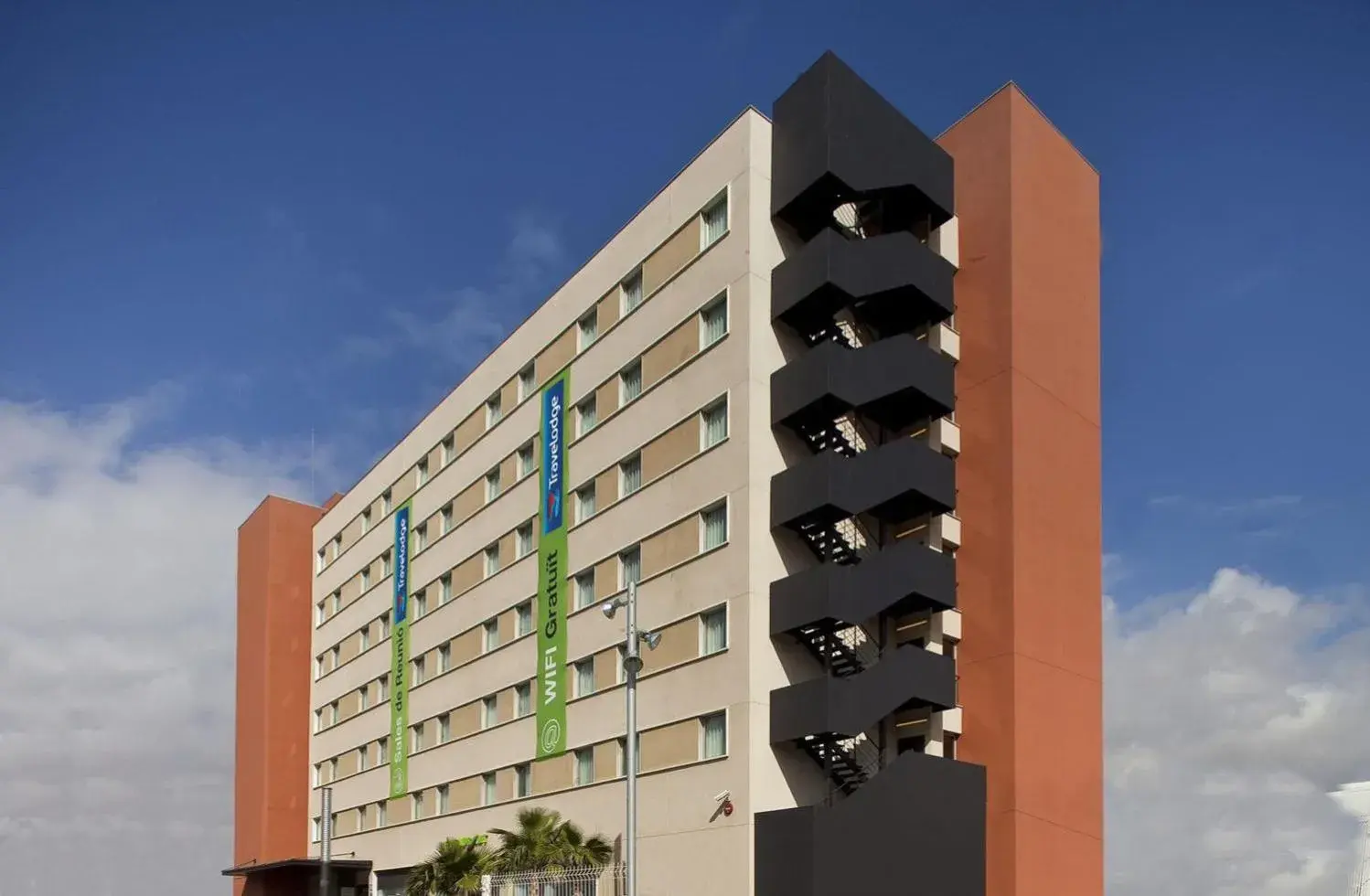 Property building in Travelodge BCN Cornella Fira Property building in Travelodge BCN Cornella Fira