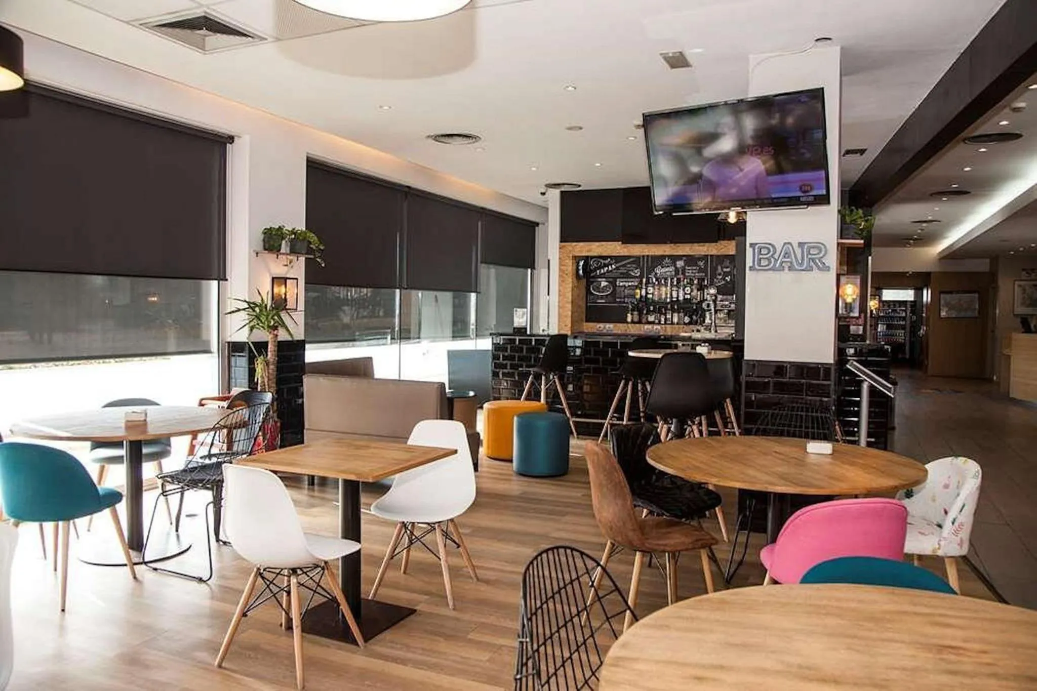 Restaurant/places to eat in Travelodge BCN Cornella Fira