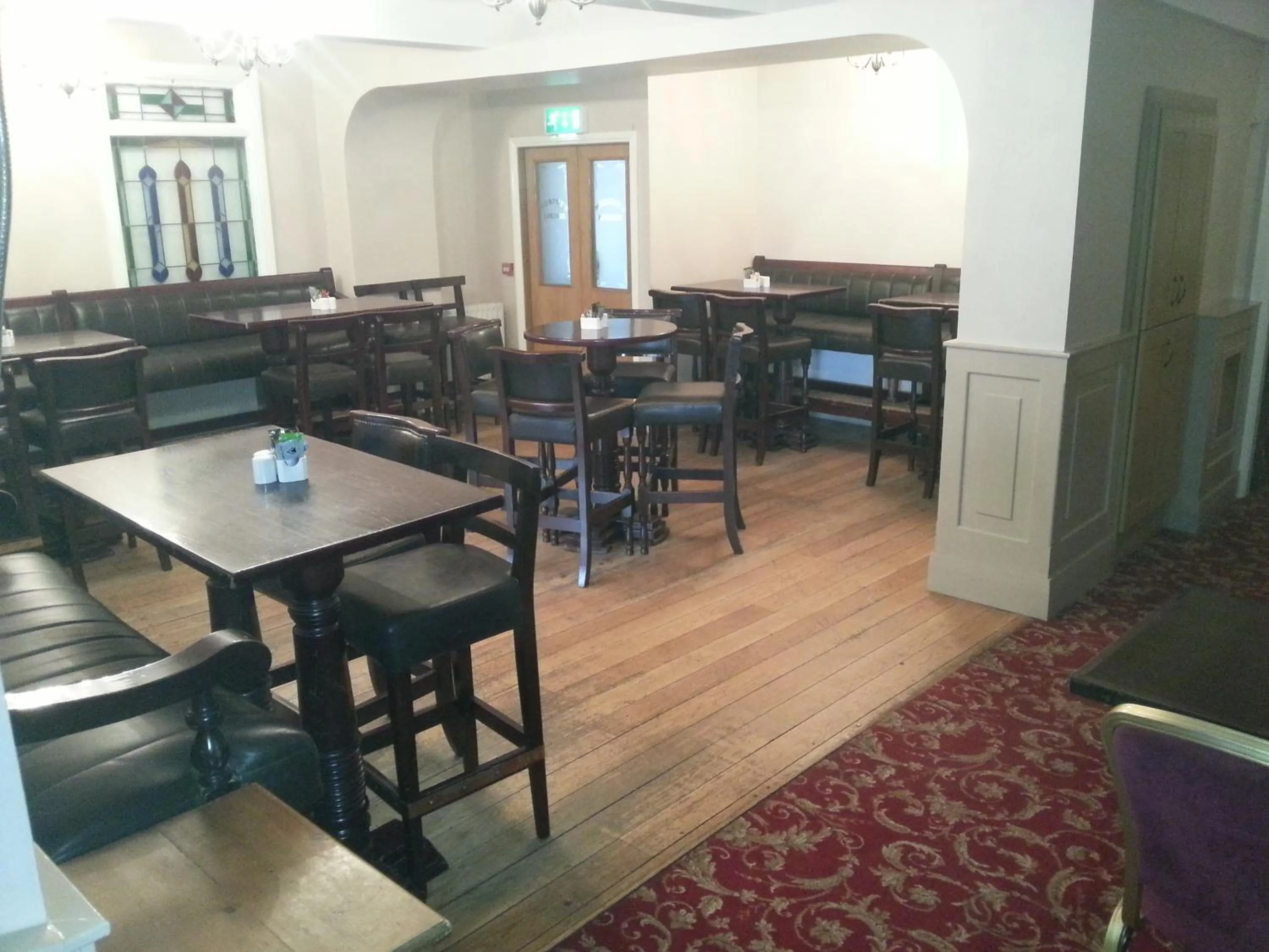 Restaurant/places to eat in Murphys Hotel