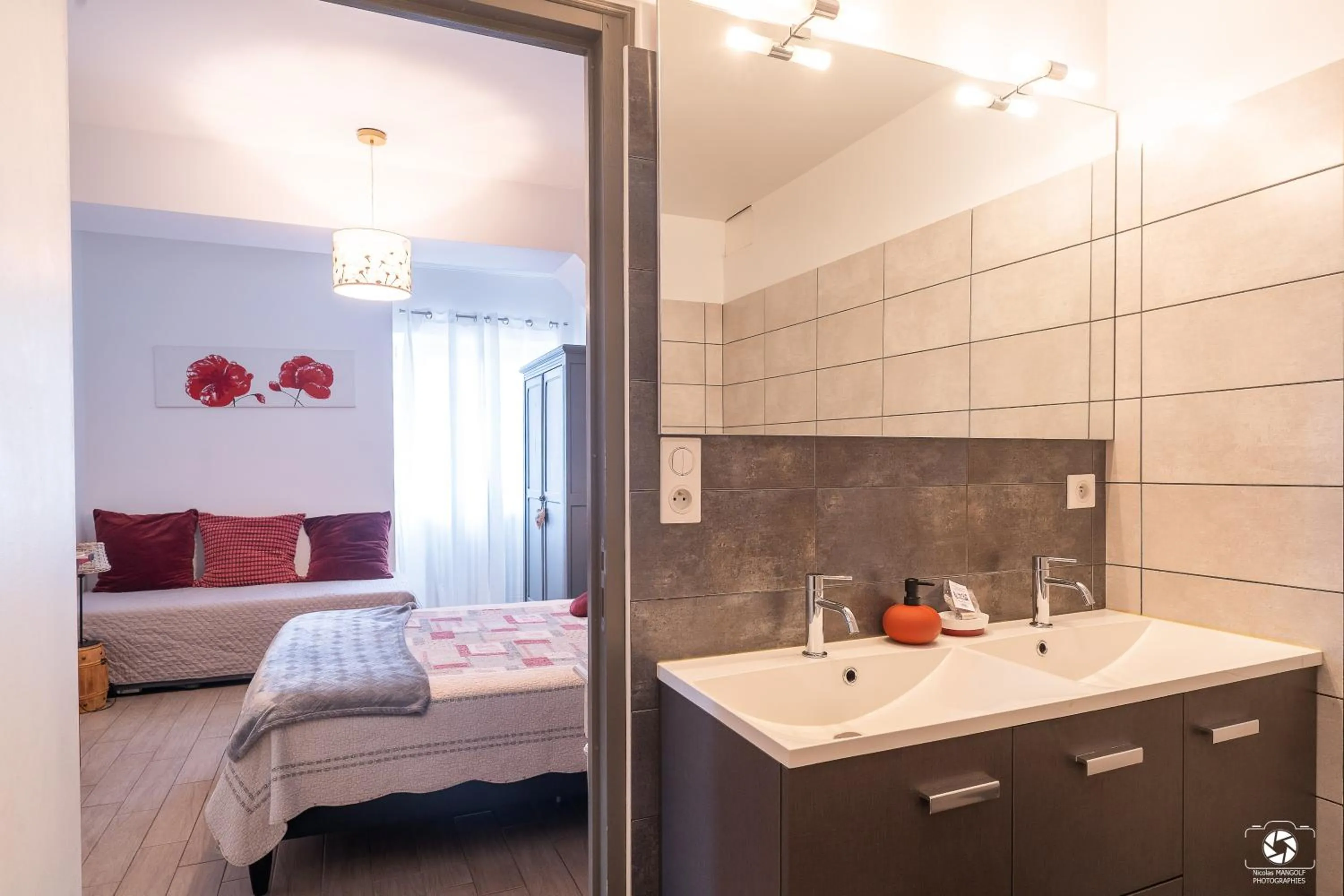 Bathroom, Bed in Château Besson