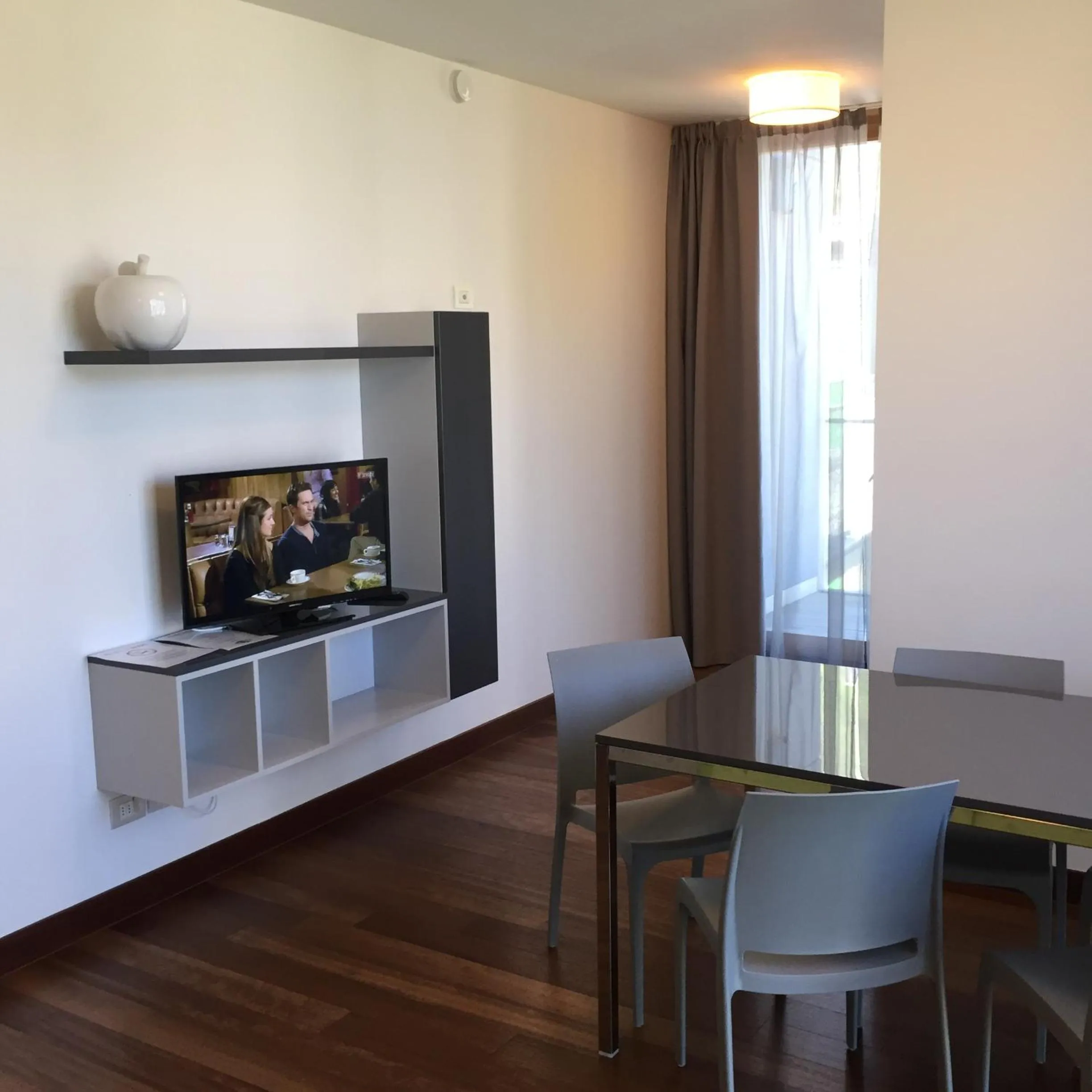 Dining area in Komodo short stay apartments