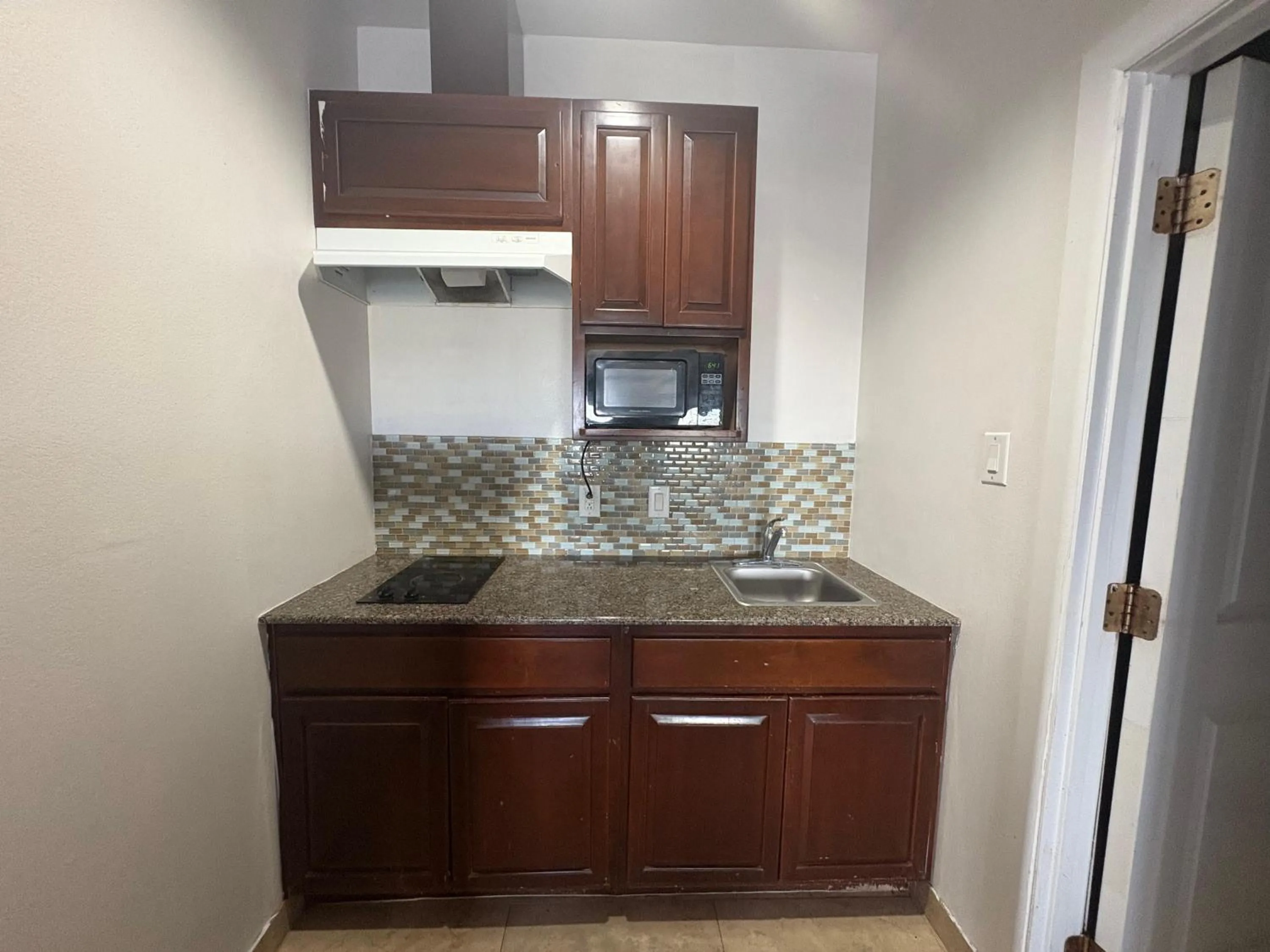 Kitchen or kitchenette in Westwood Inn Extended Stay by OYO Gonzales TX