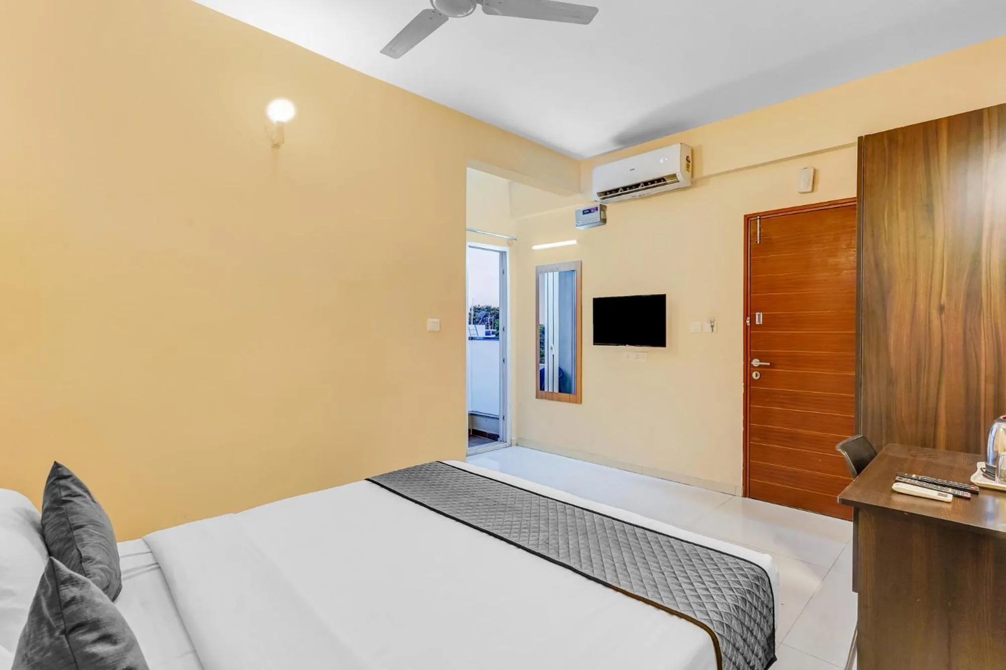 Bed in UPAR Hotels Nearby Bagmane Tech Park