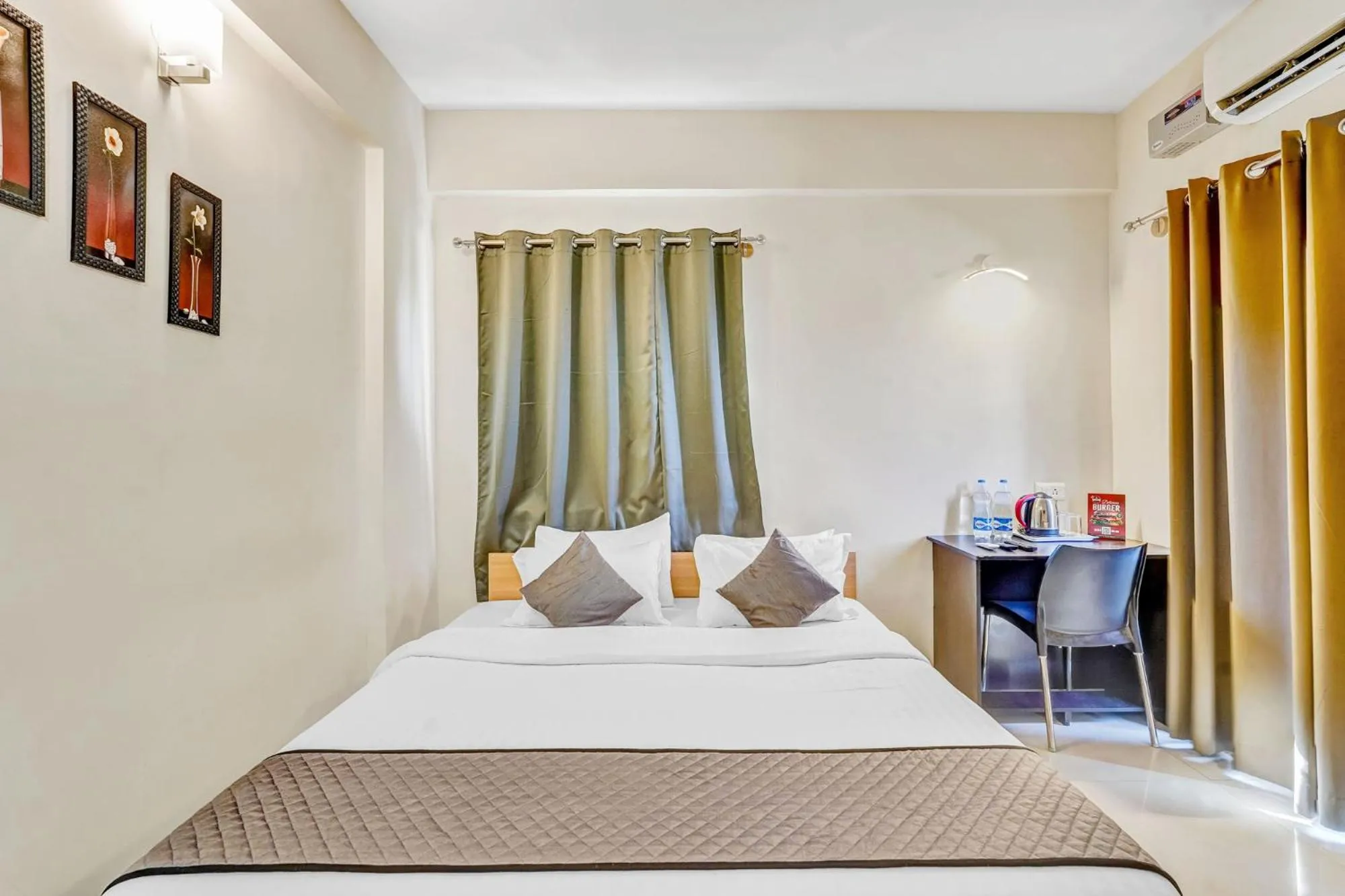 Bed in UPAR Hotels Nearby Bagmane Tech Park