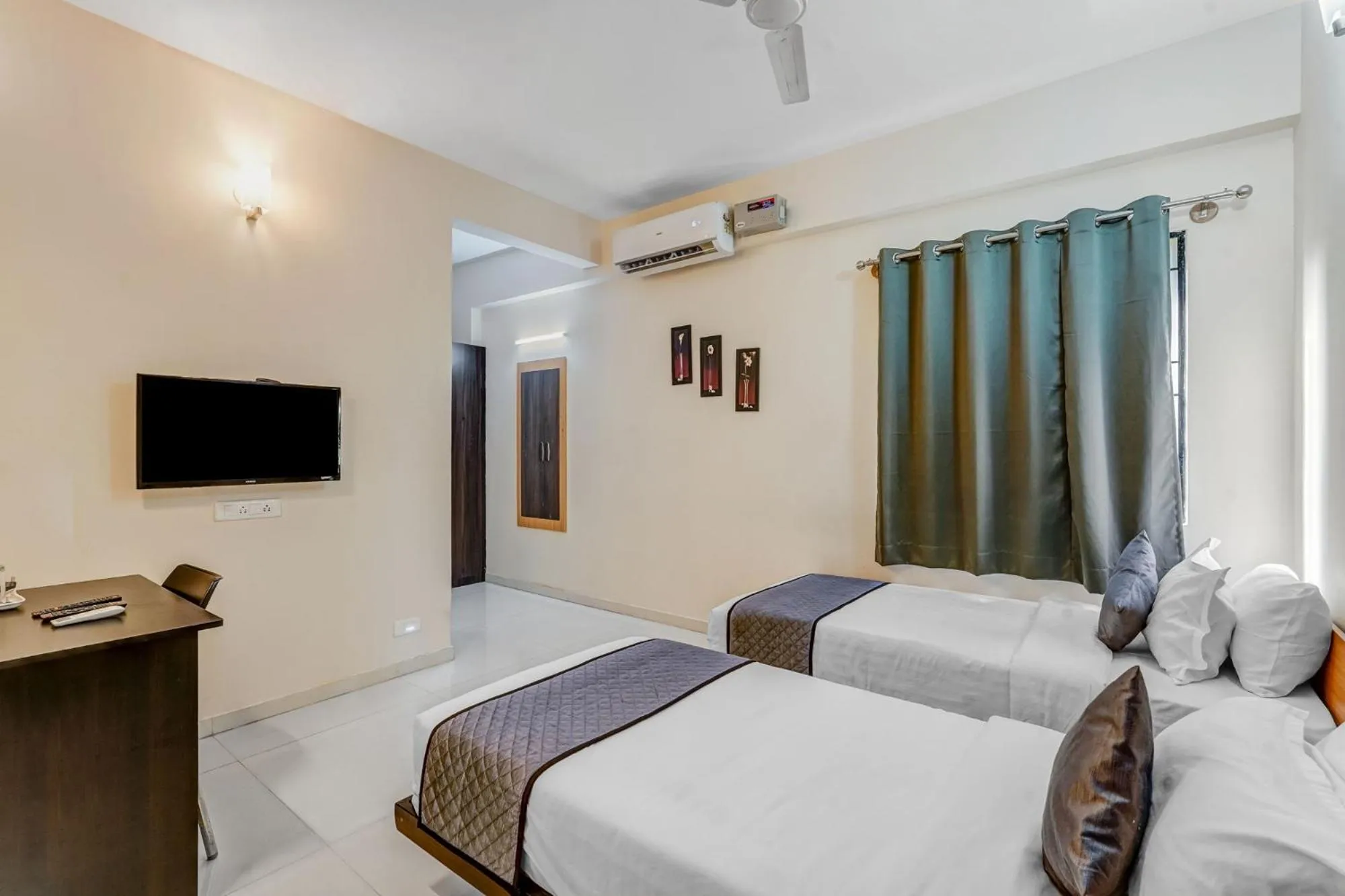 Bed in UPAR Hotels Nearby Bagmane Tech Park
