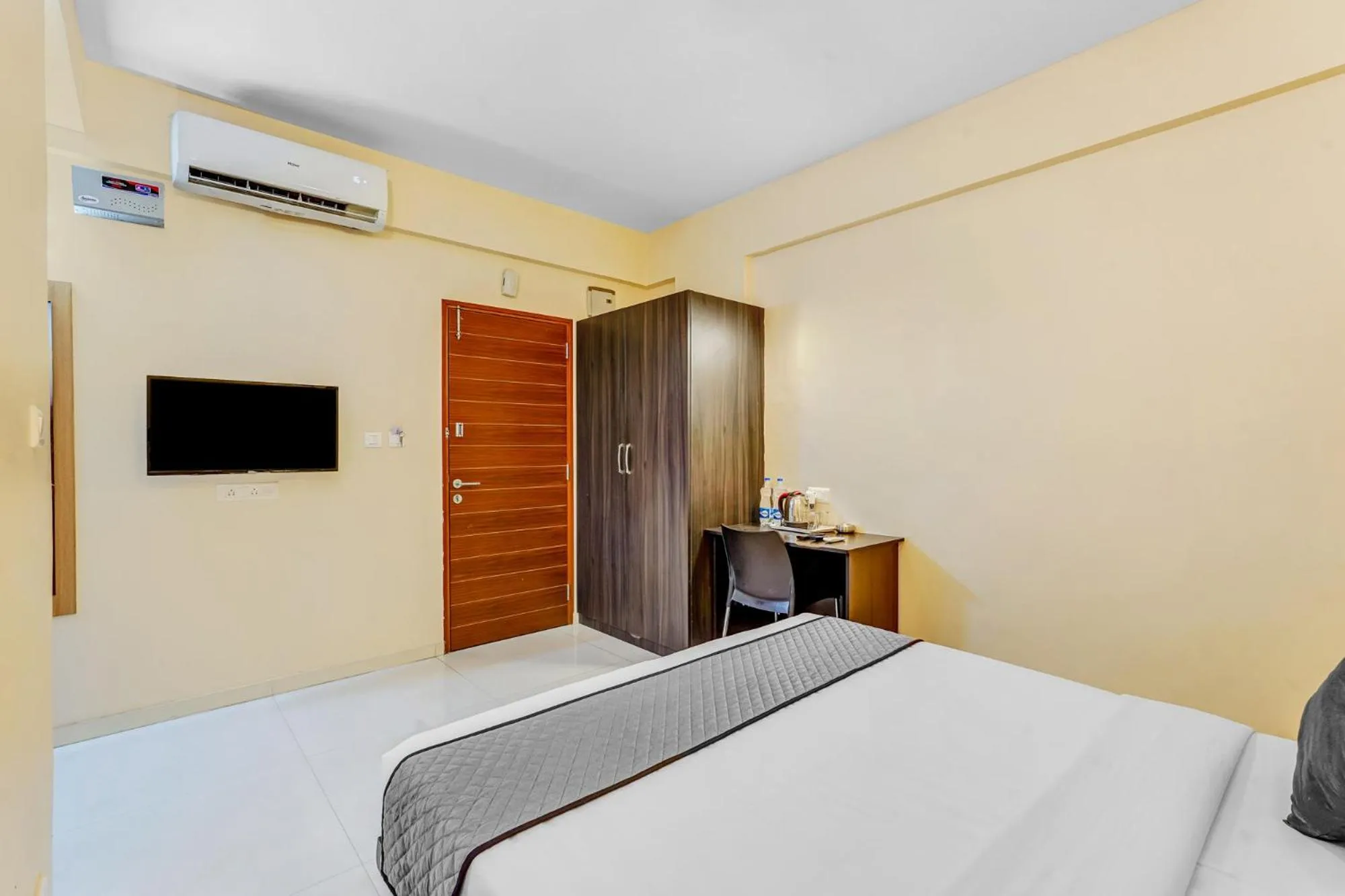 Bed in UPAR Hotels Nearby Bagmane Tech Park