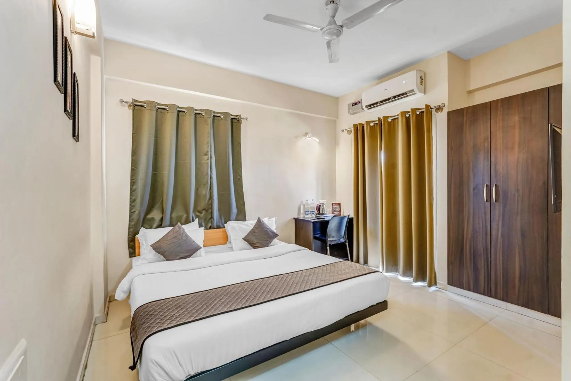 Bed in UPAR Hotels Nearby Bagmane Tech Park