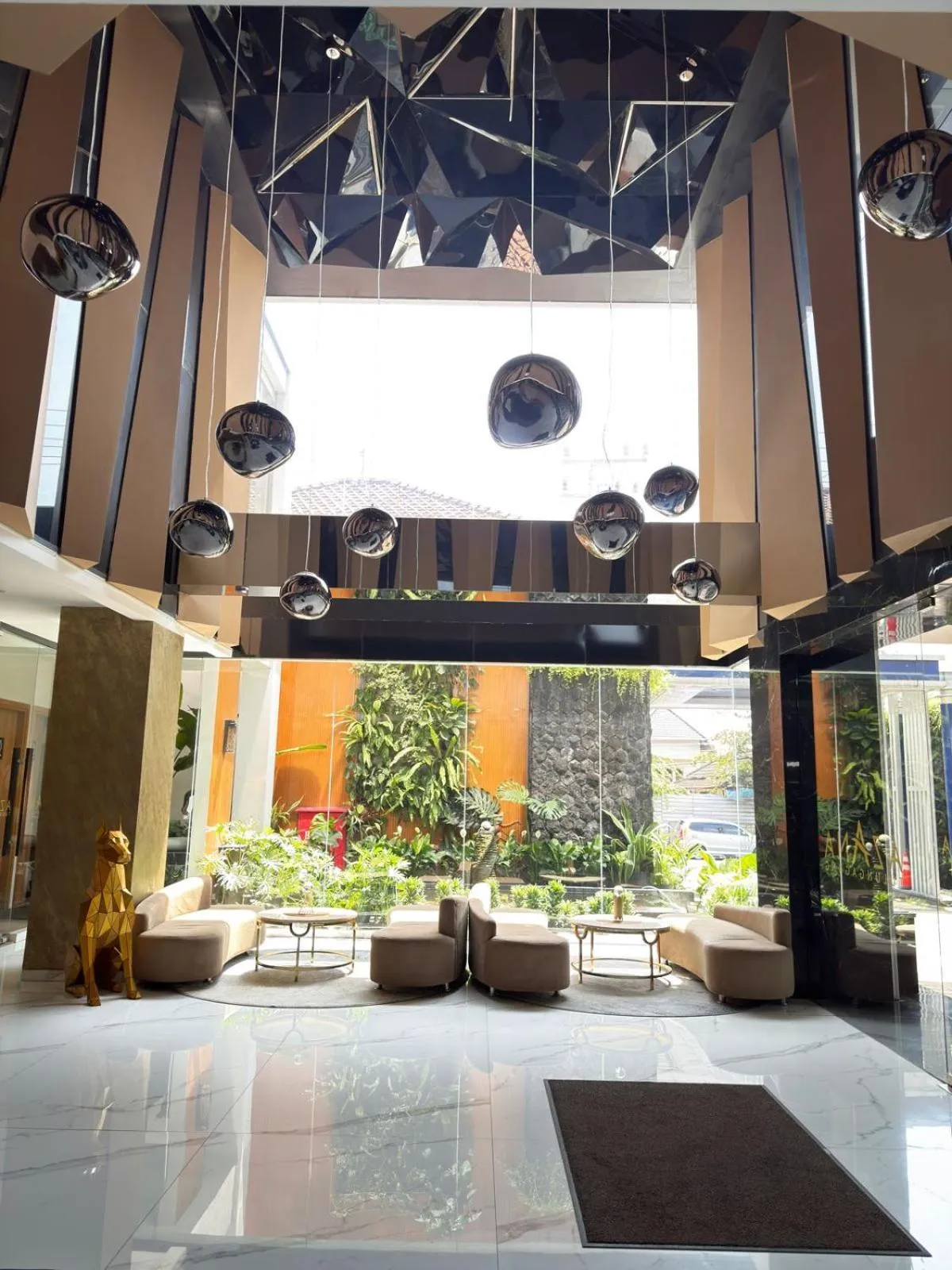 Lobby or reception in Azana Style Hotel Tulungagung