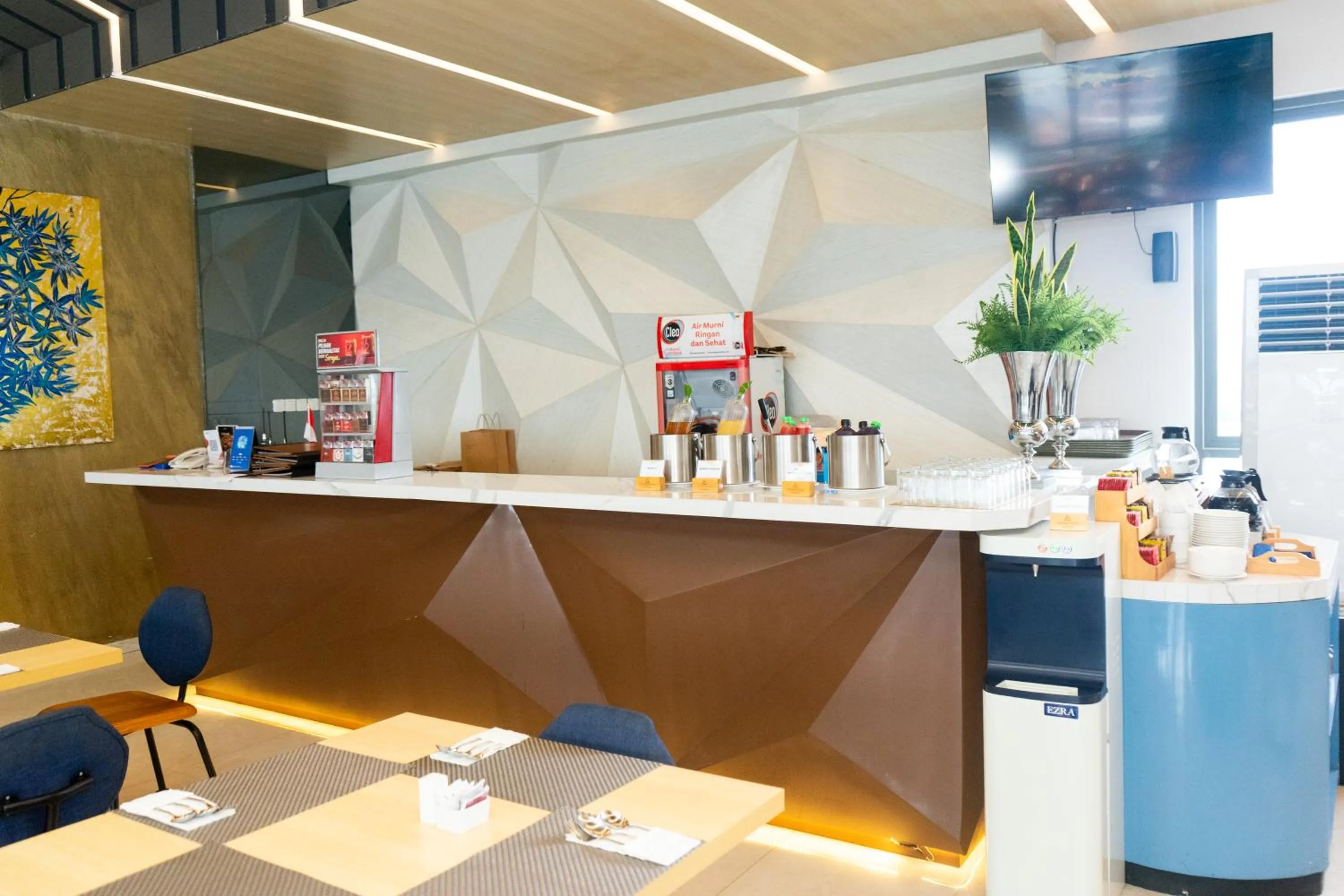 Restaurant/places to eat in Azana Style Hotel Tulungagung