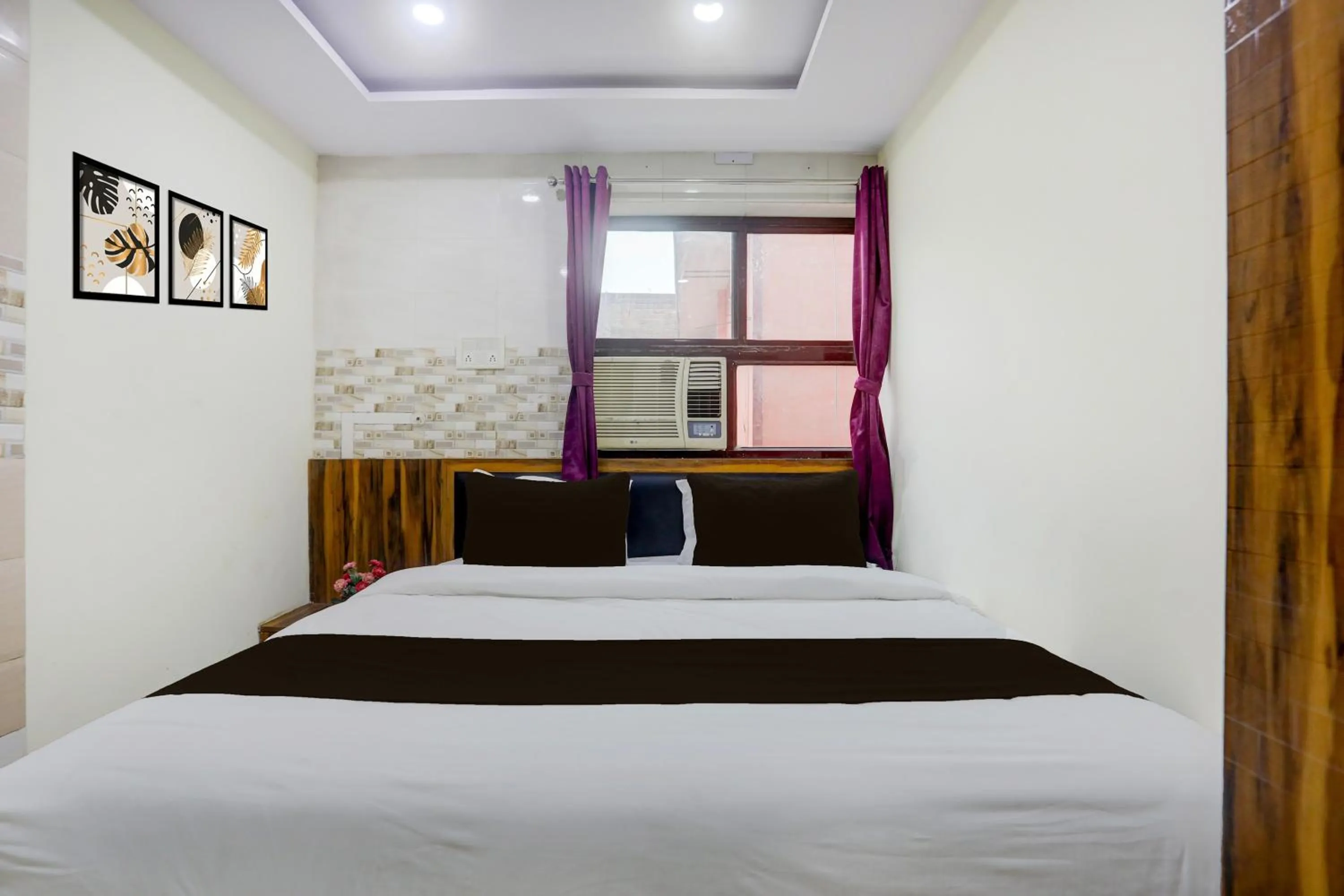 Bedroom, Bed in Hotel O Shyama Palace