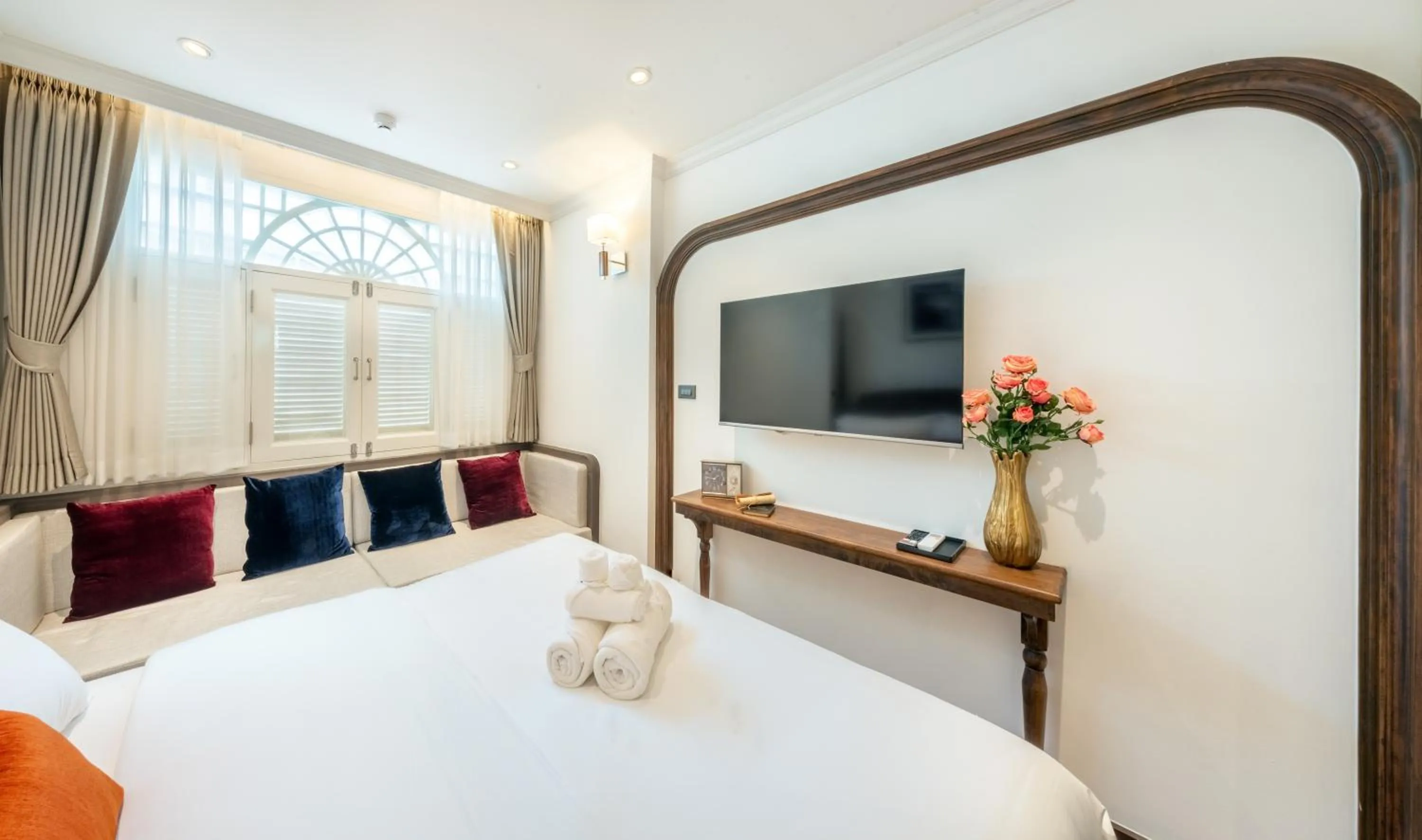 Bed in Cherie Bangkok Boutique Hotel