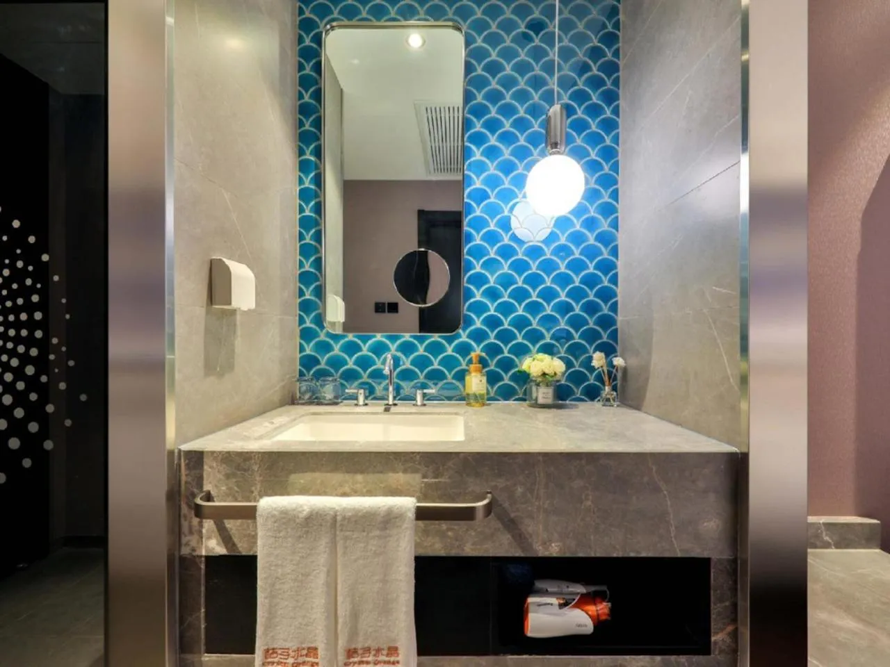 Bathroom in Crystal Orange Hotel - Shanghai The Bund Jinling East Road