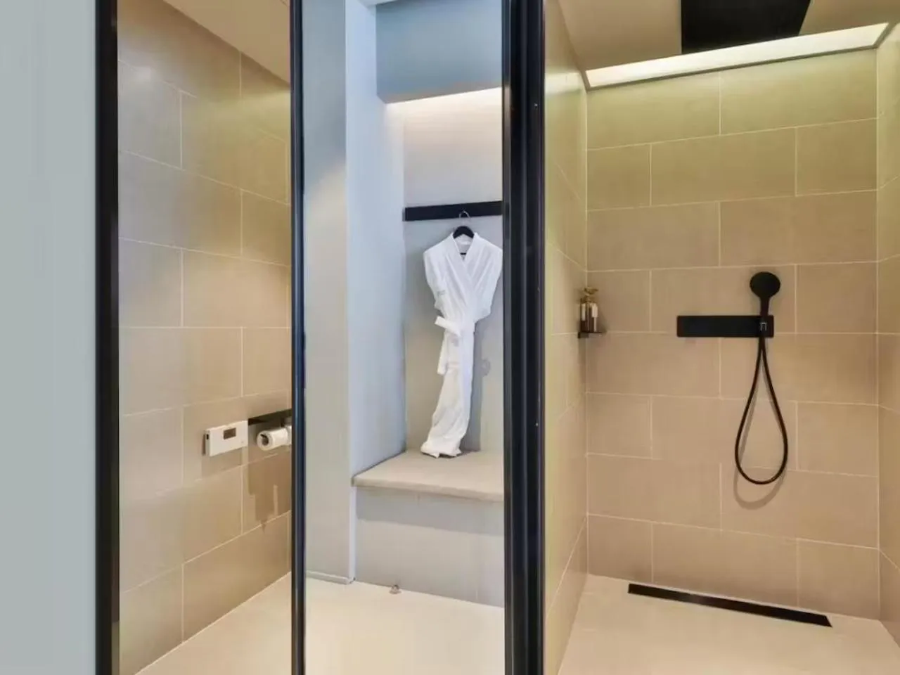 Bathroom in Crystal Orange Hotel - Shanghai The Bund Jinling East Road