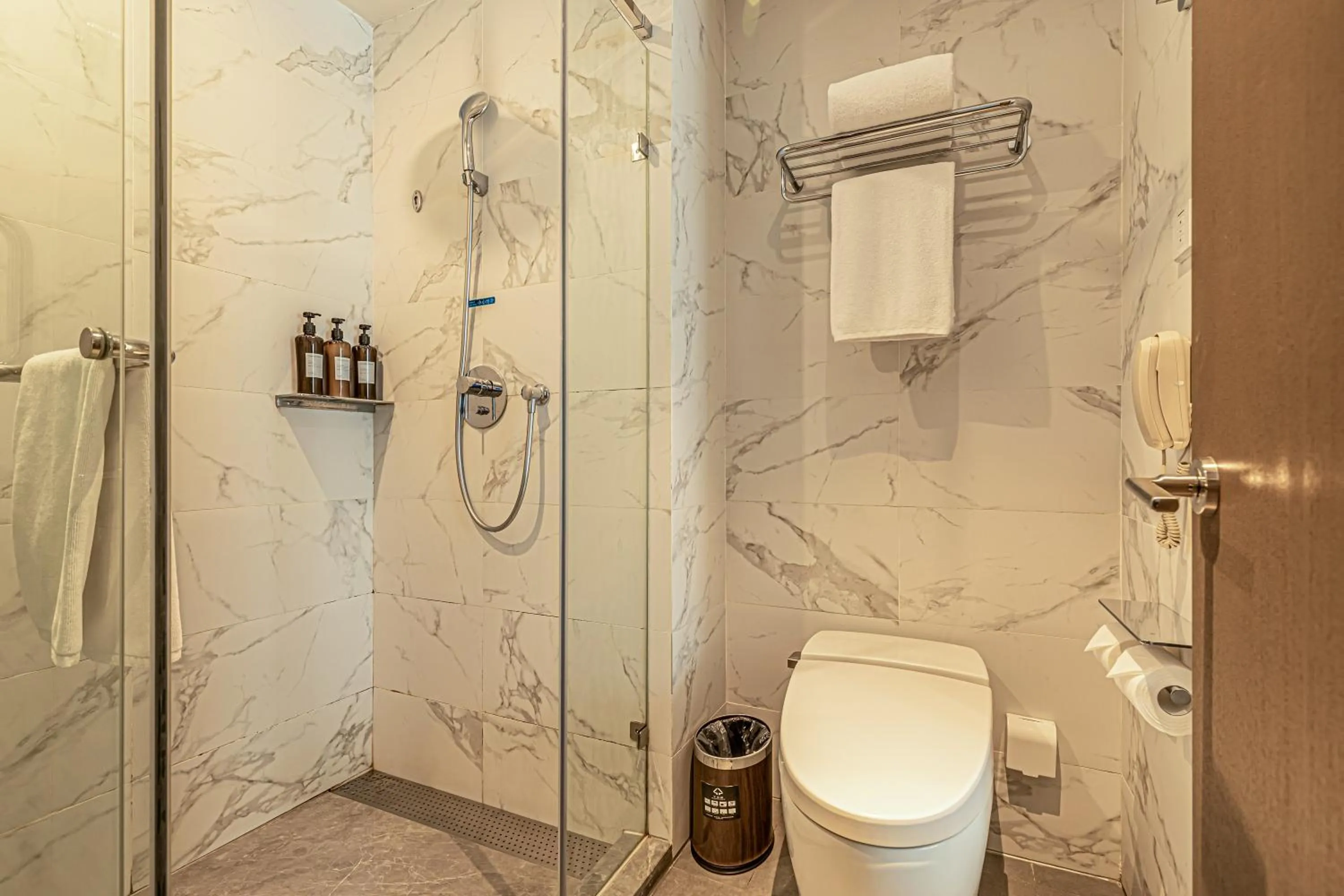 Shower in Crystal Orange Hotel - Shanghai The Bund Jinling East Road