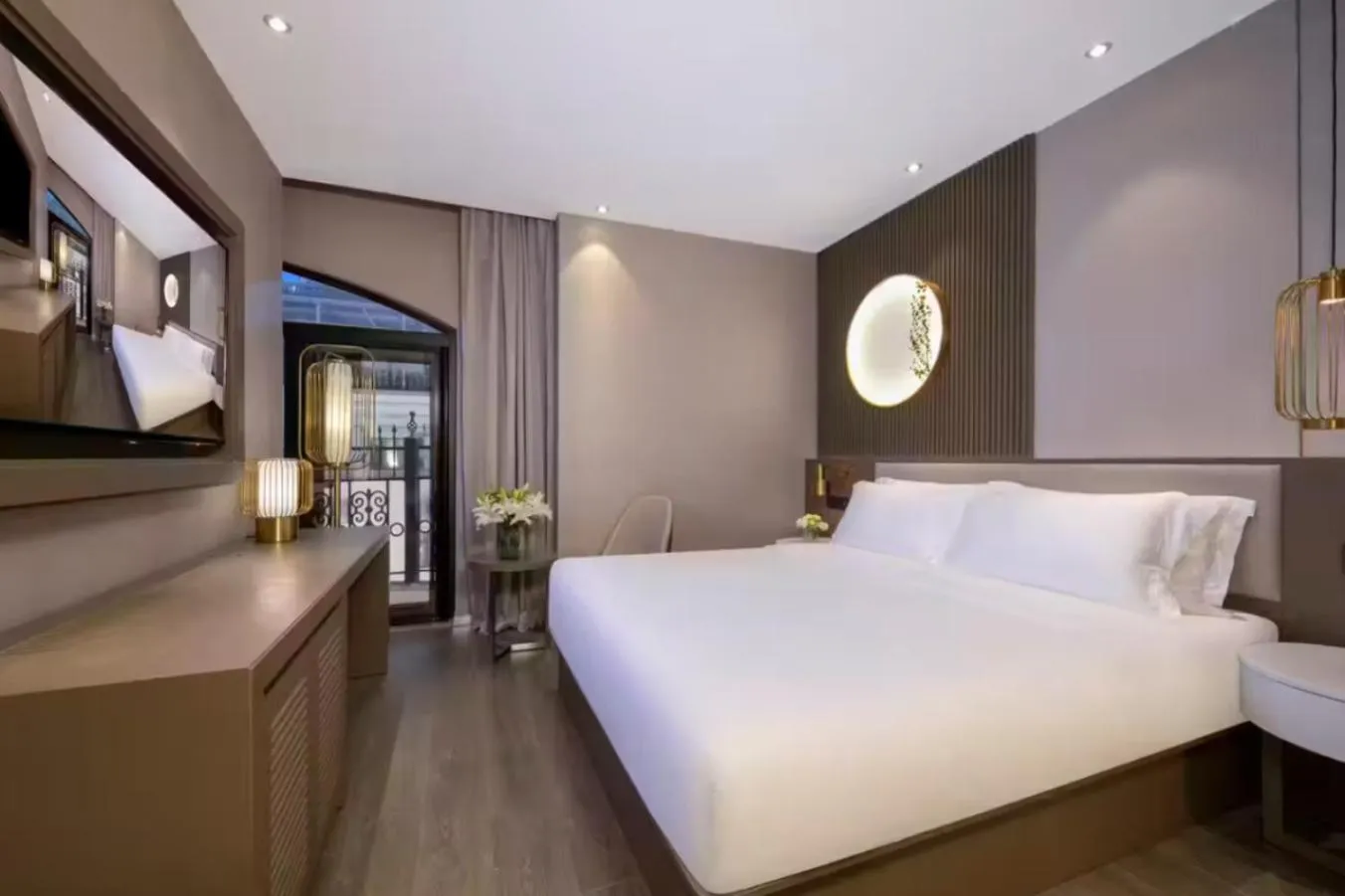Bedroom, Bed in Crystal Orange Hotel - Shanghai The Bund Jinling East Road