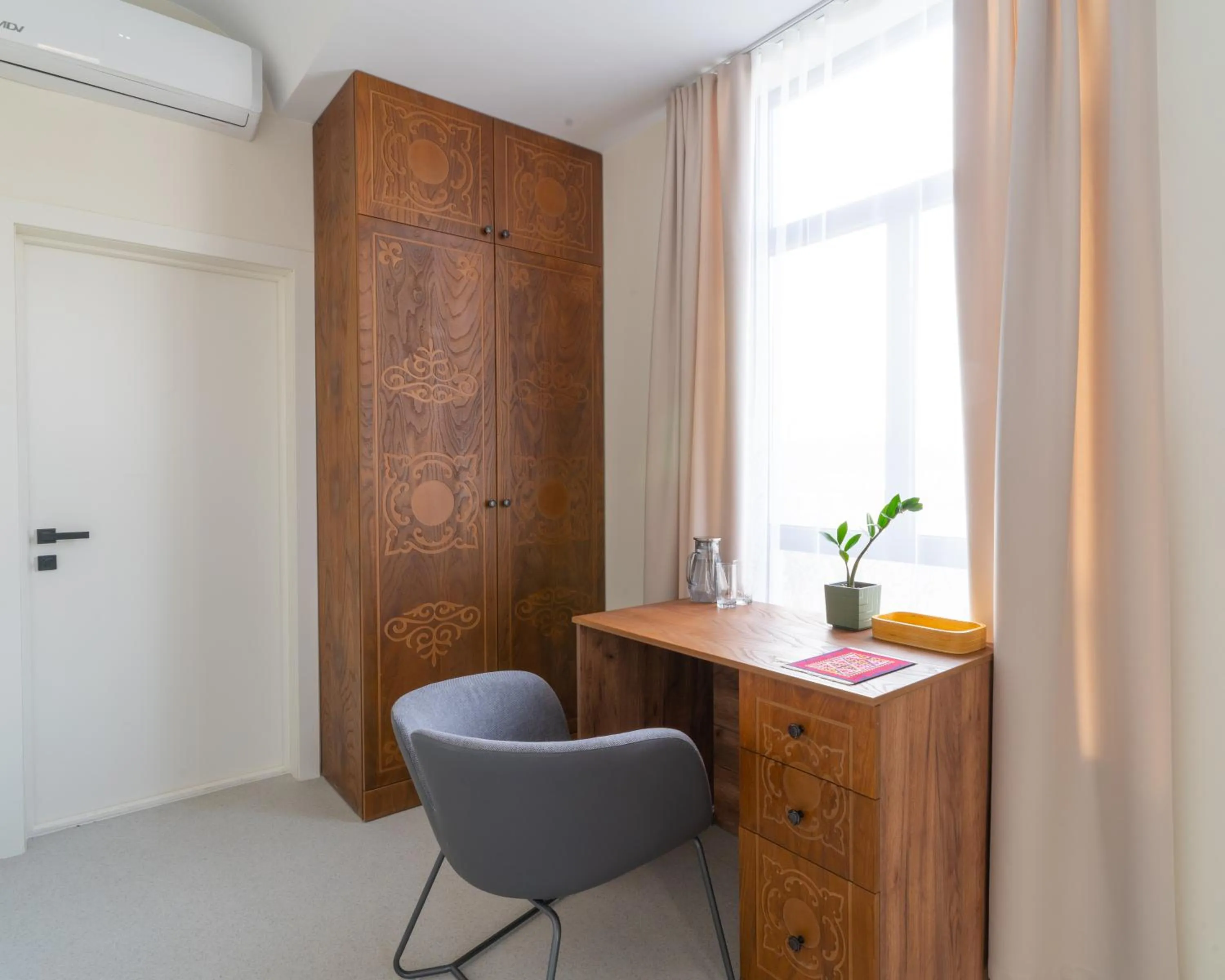 wardrobe in ololoYurt