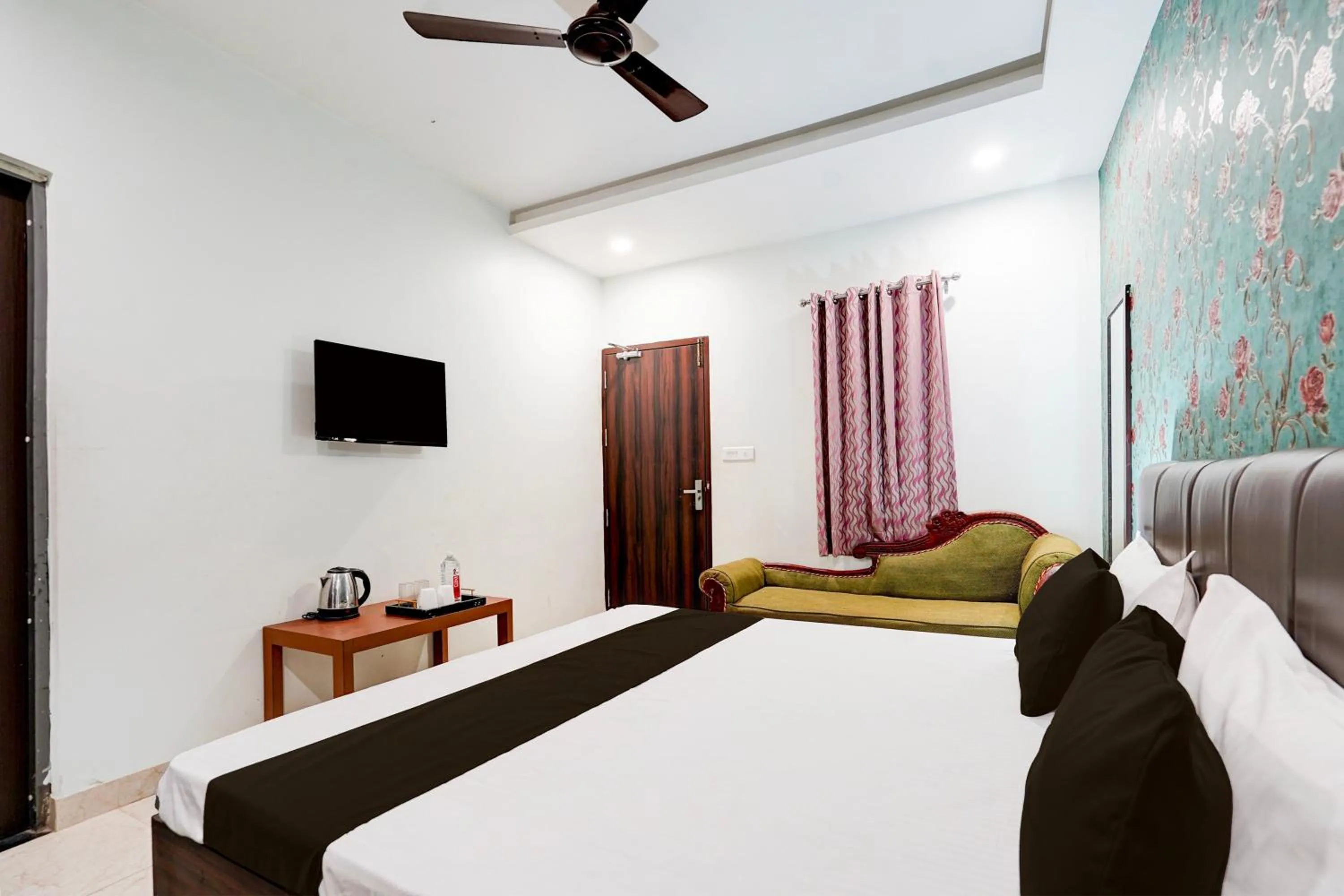 Bedroom, Bed in Hotel O Alankrita Resort