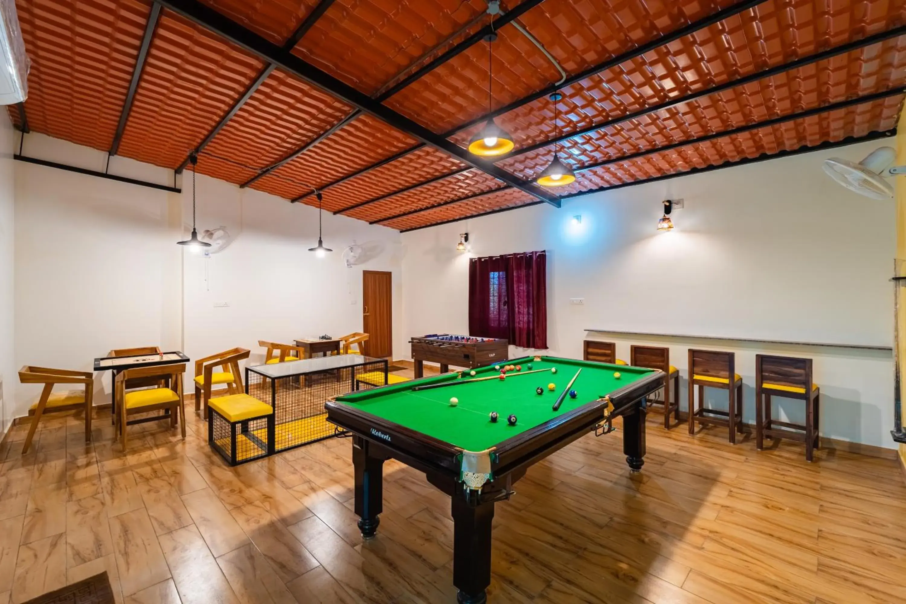 Billiard in Teak Leaf Gateway Villa with Swimming Pool Indoor Games Billiard in Teak Leaf Gateway Villa with Swimming Pool Indoor Games