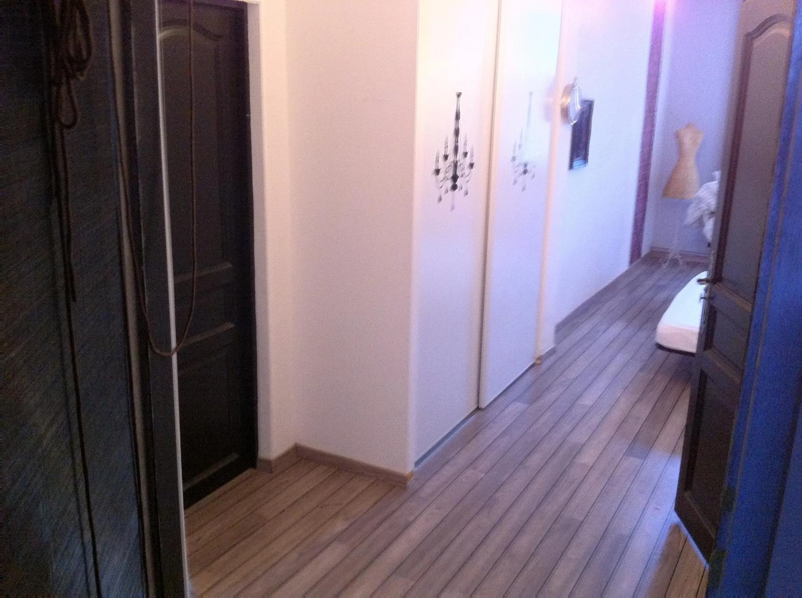 Photo of the whole room in La Cathare