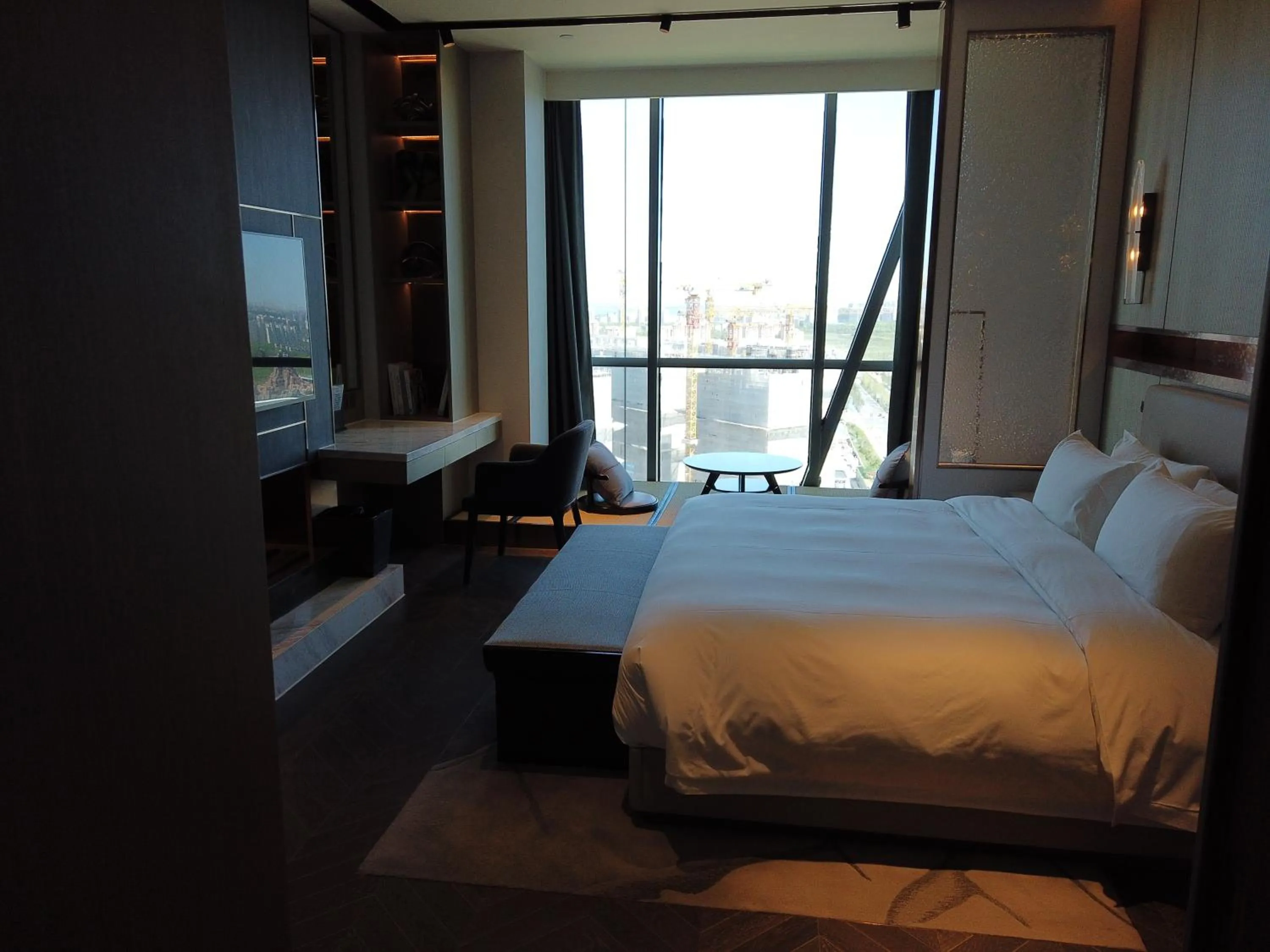 L Snow Supreme Hotel