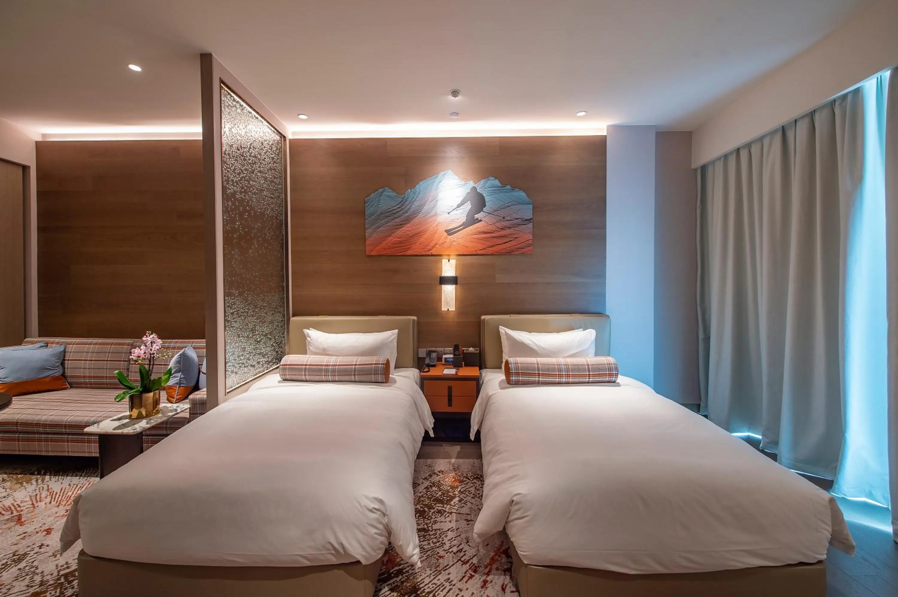 L Snow Supreme Hotel