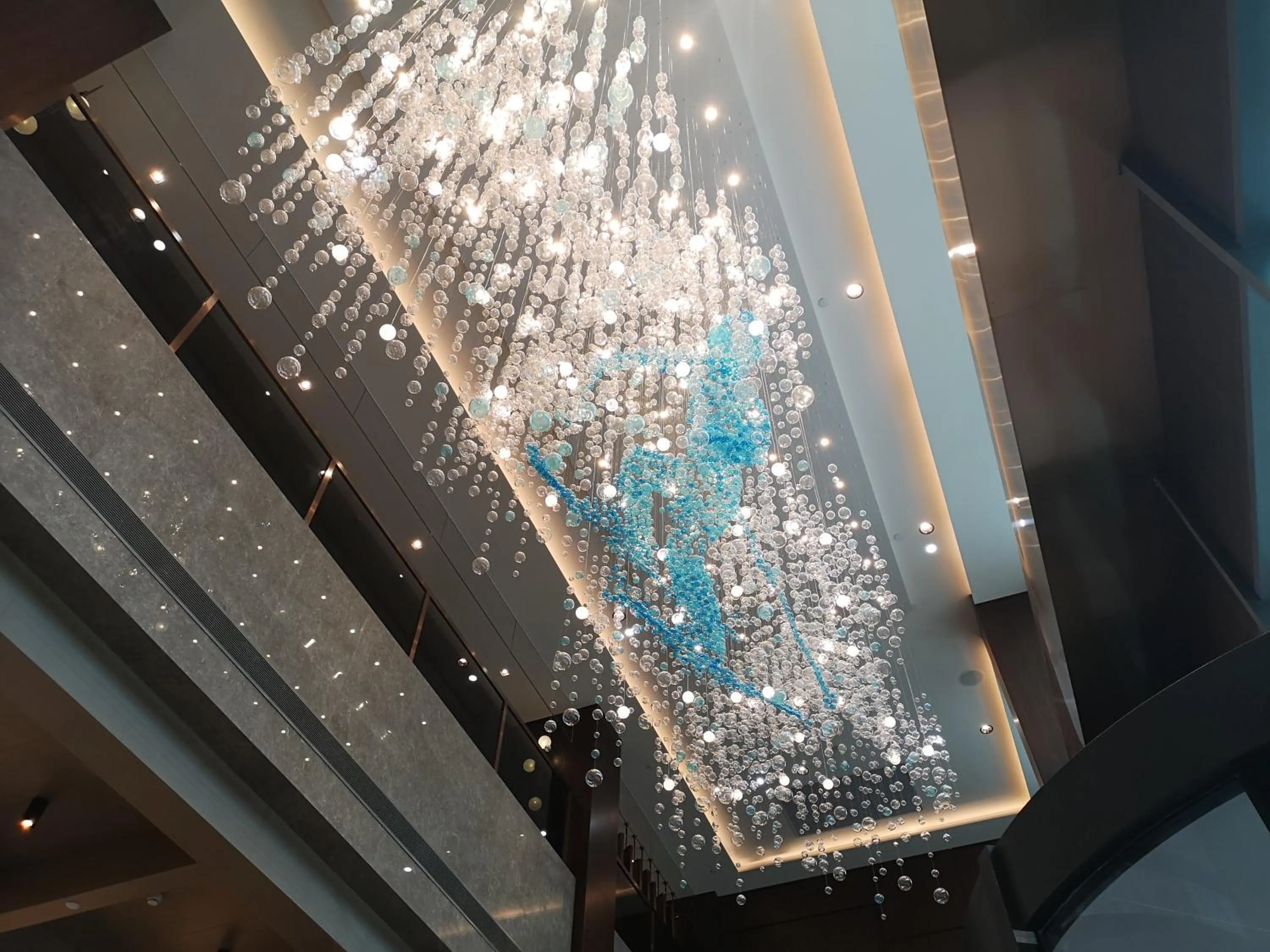 L Snow Supreme Hotel