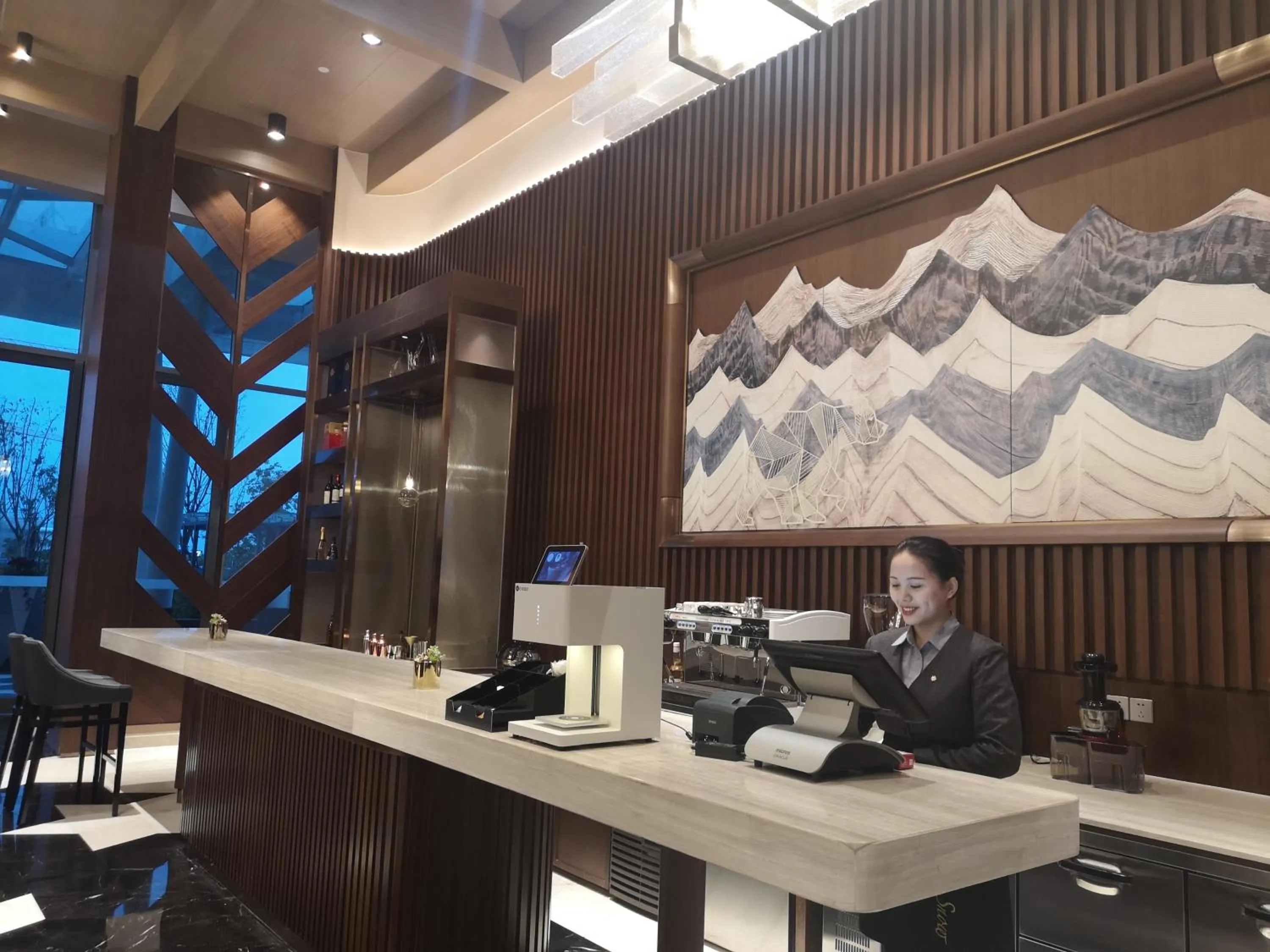 L Snow Supreme Hotel