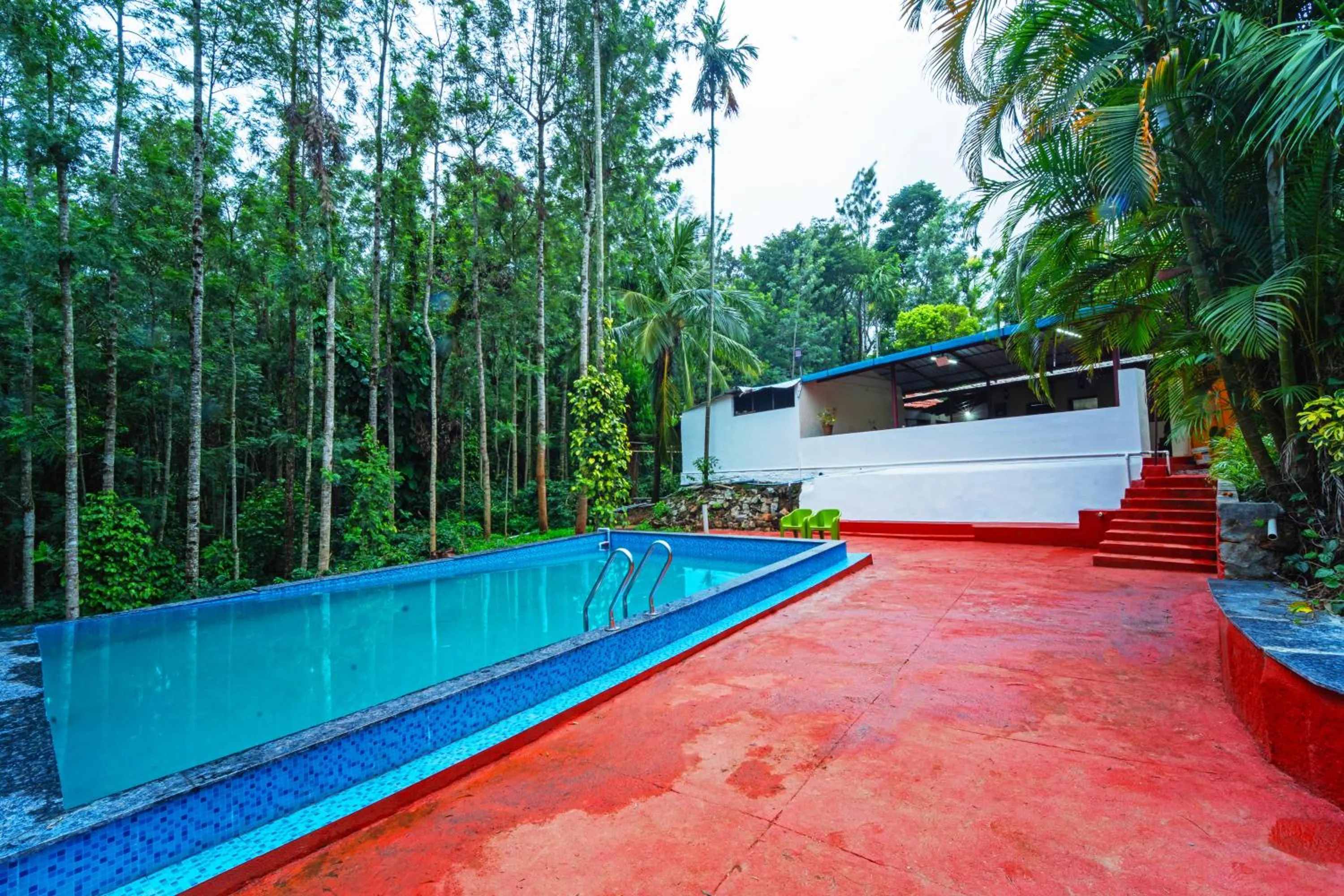 Swimming pool in Enso Luxury Stays