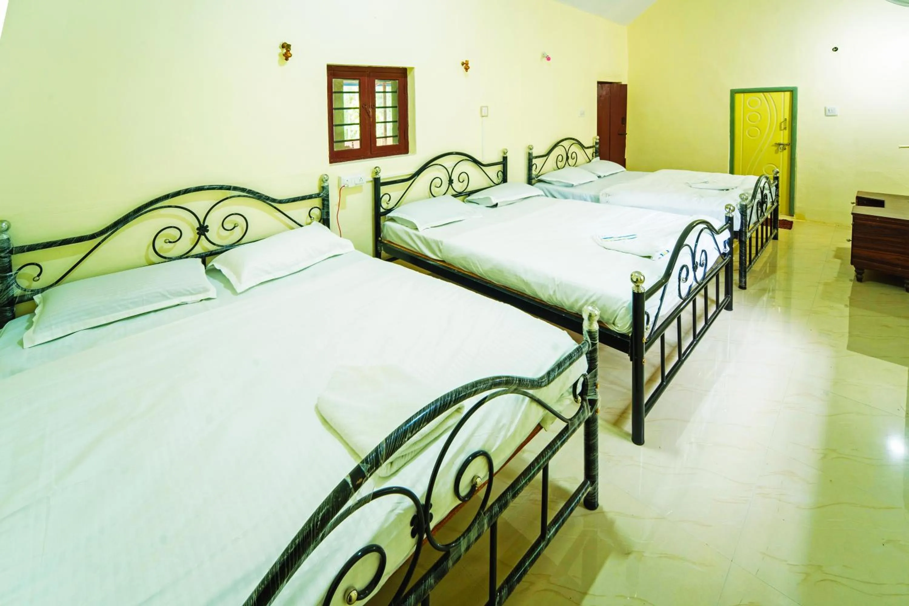 Photo of the whole room, Bed in Enso Luxury Stays