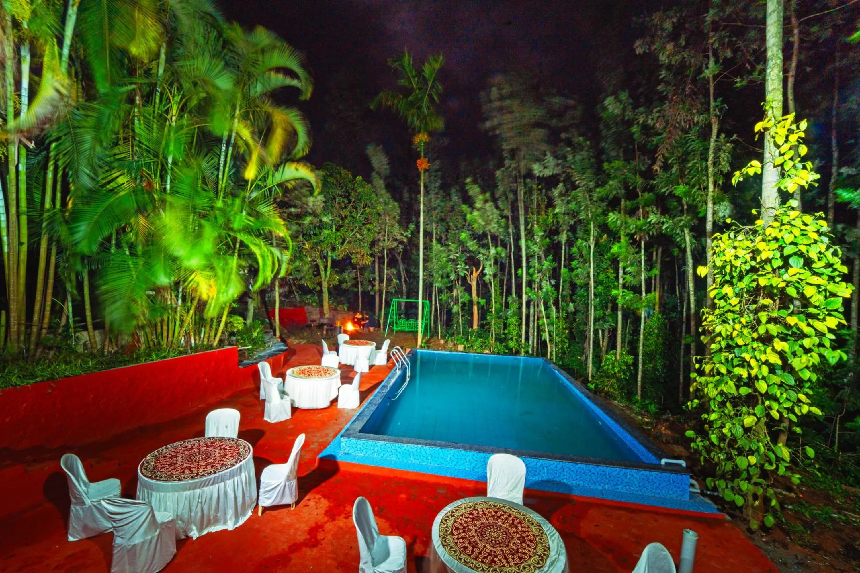 Swimming pool in Enso Luxury Stays